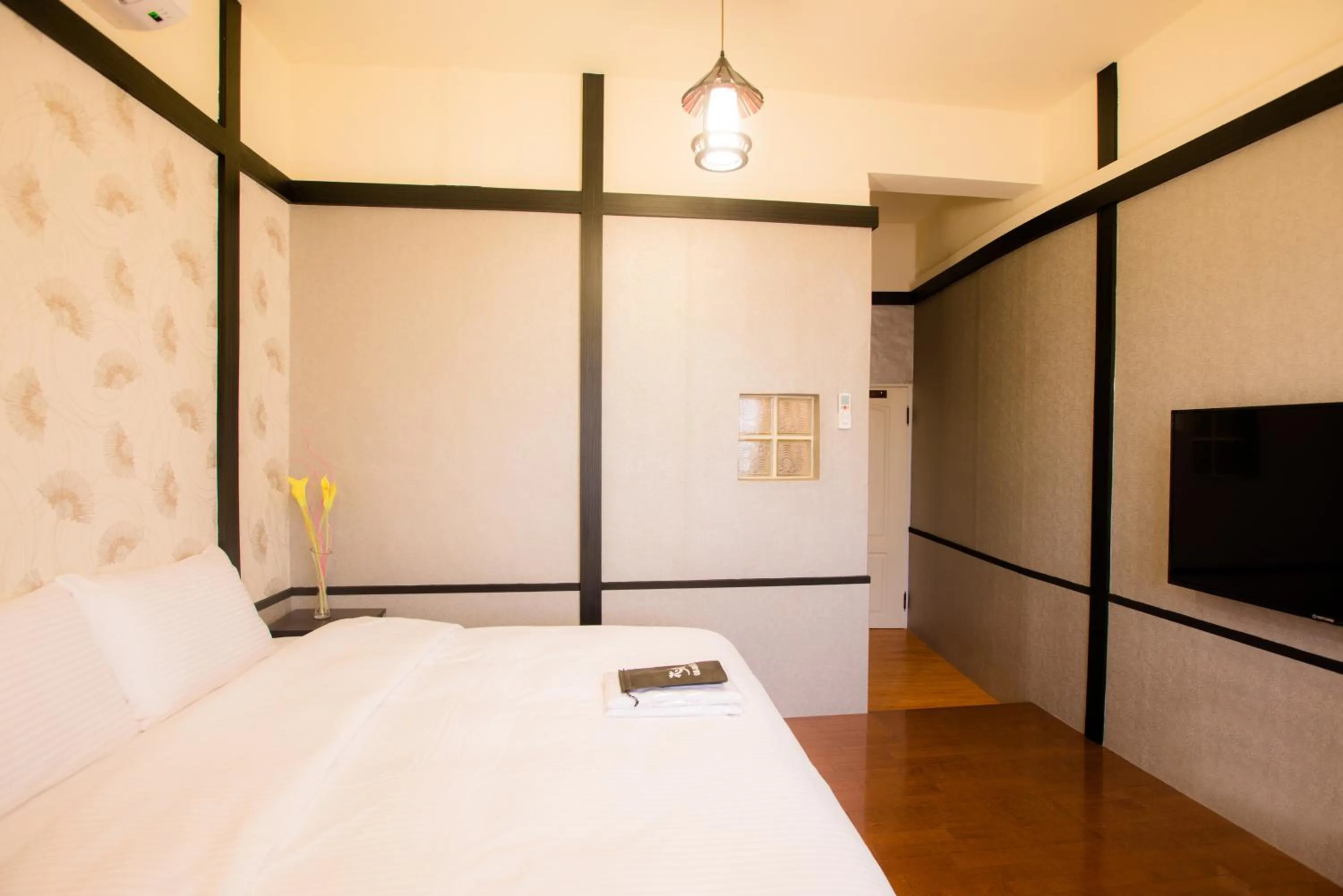 Decorative detail, Bed in Hananoi Bed and Breakfast