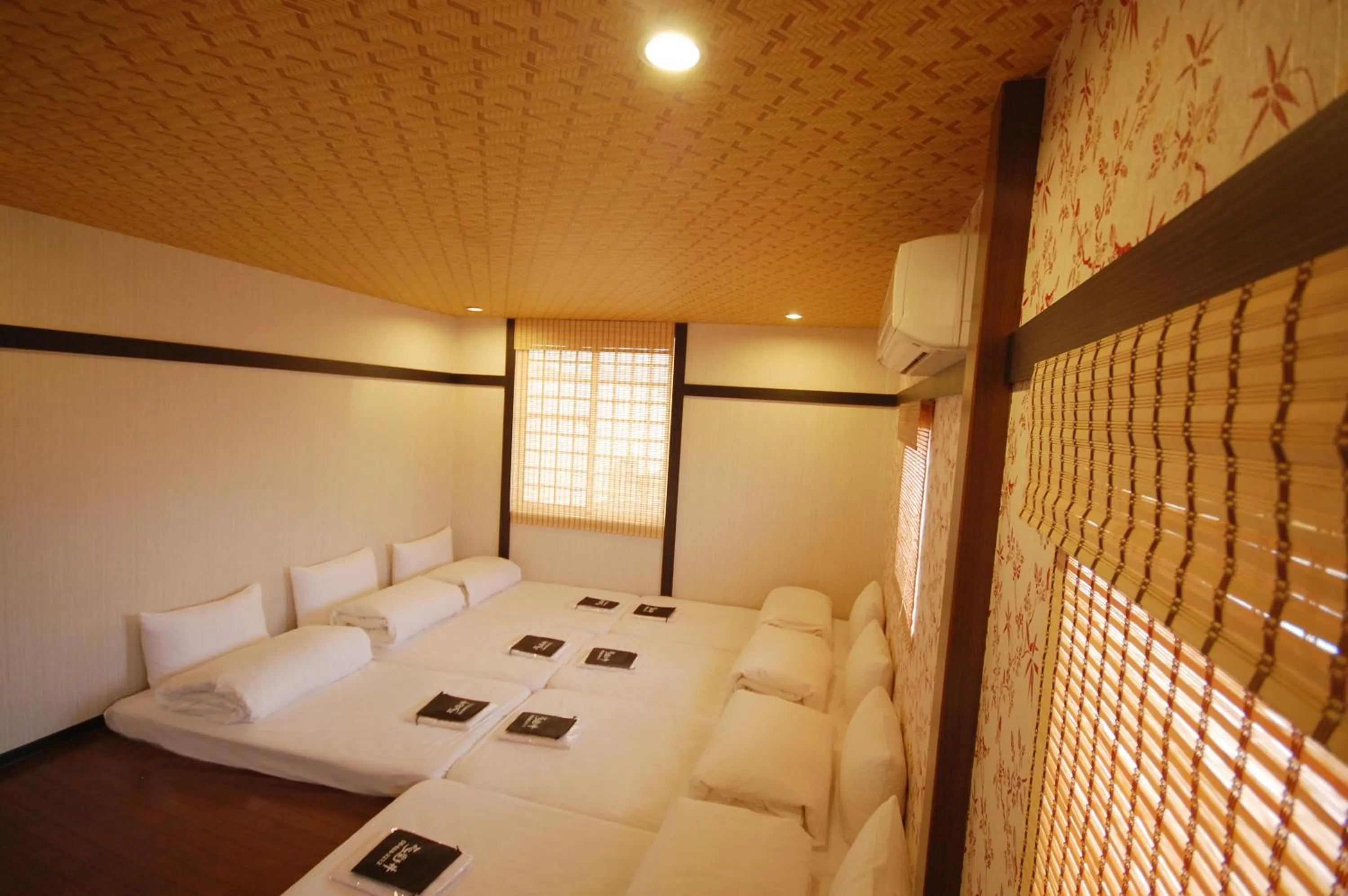 Photo of the whole room, Bed in Hananoi Bed and Breakfast