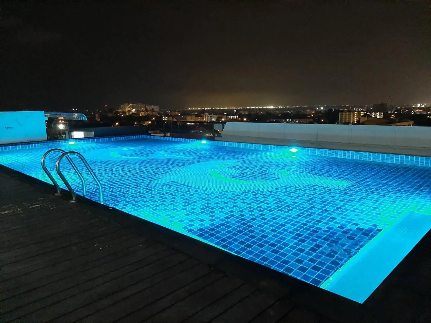 Swimming pool in Vareena palace hotel
