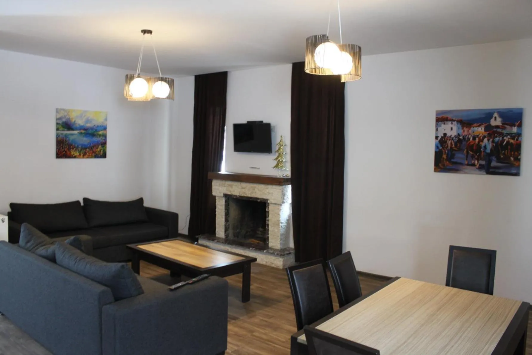 Communal lounge/ TV room in Villa Garden