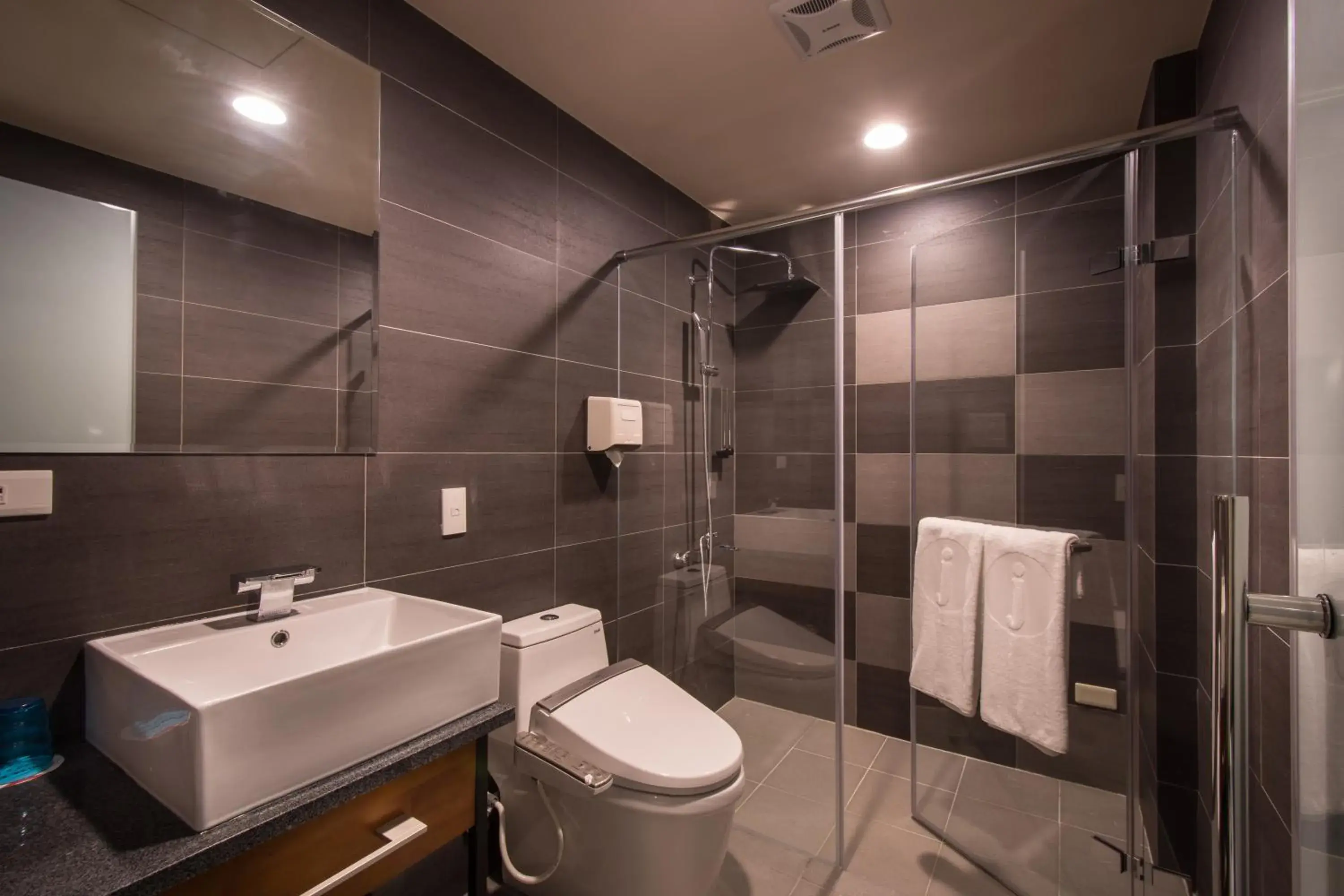 Shower, Bathroom in Hotel J Taoyuan