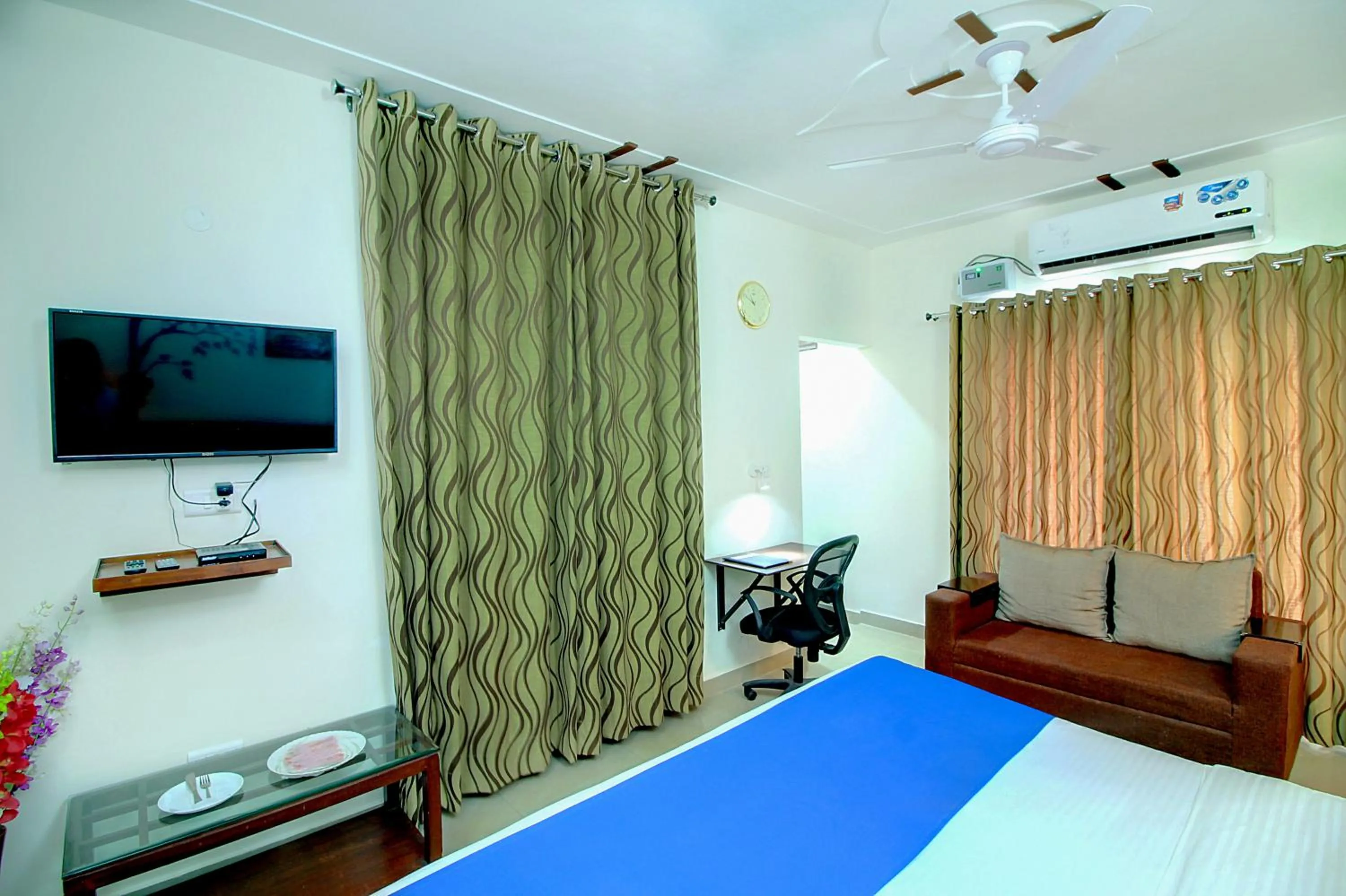 TV and multimedia, Bed in STAAYZ Premium Gurgaon