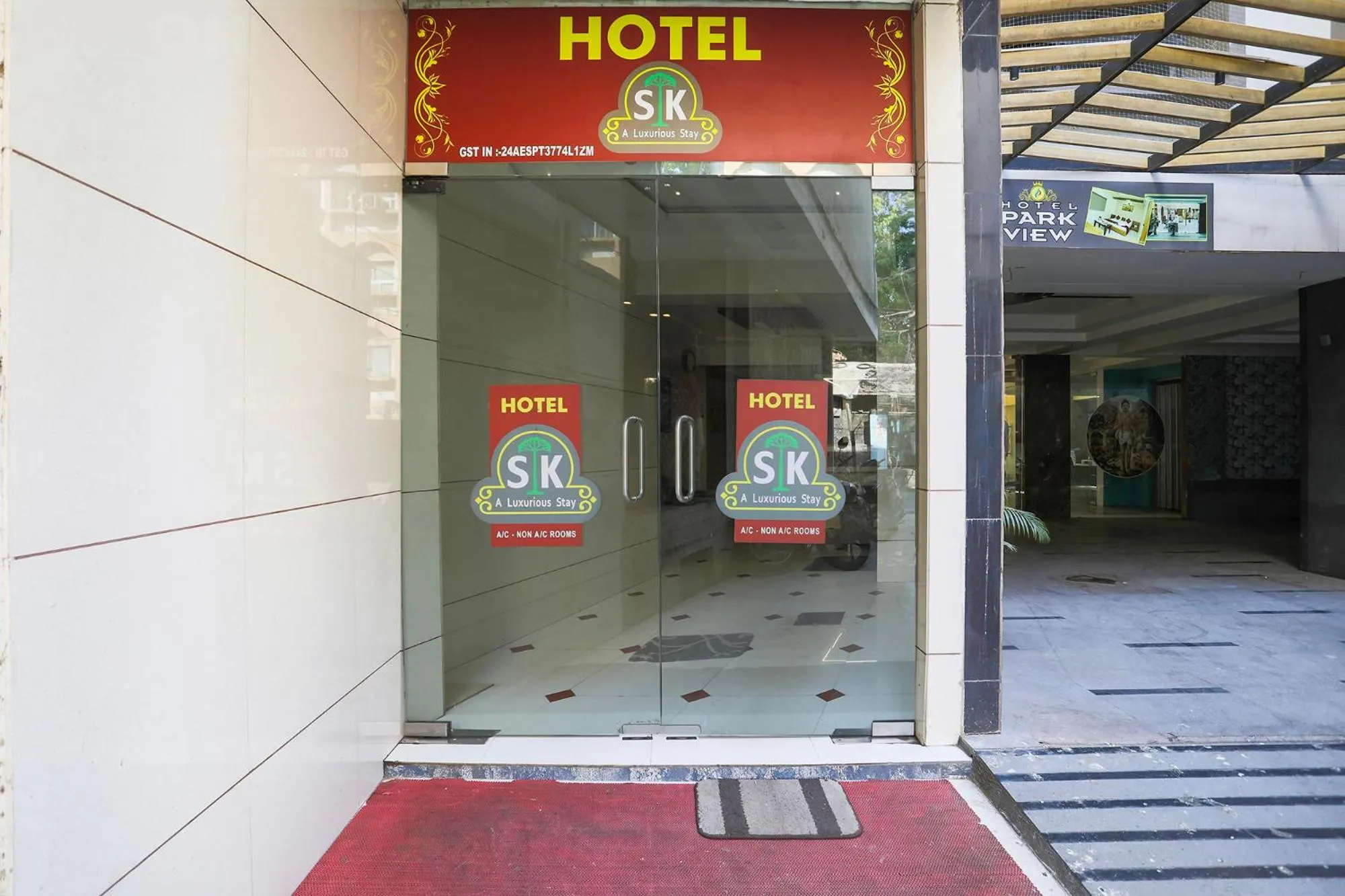 Facade/entrance in FabHotel SK