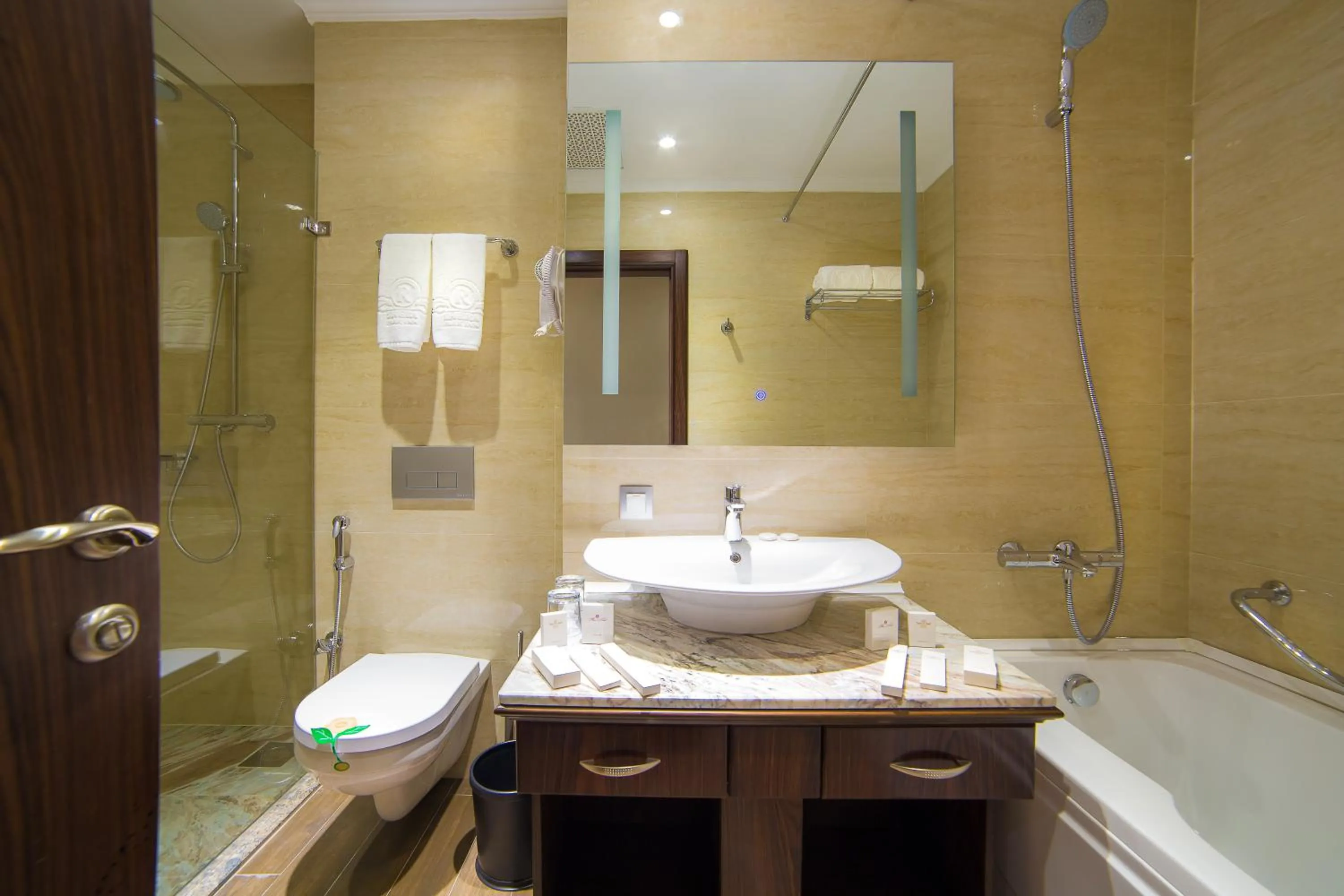 Hot Tub in Shera Inn Hotel