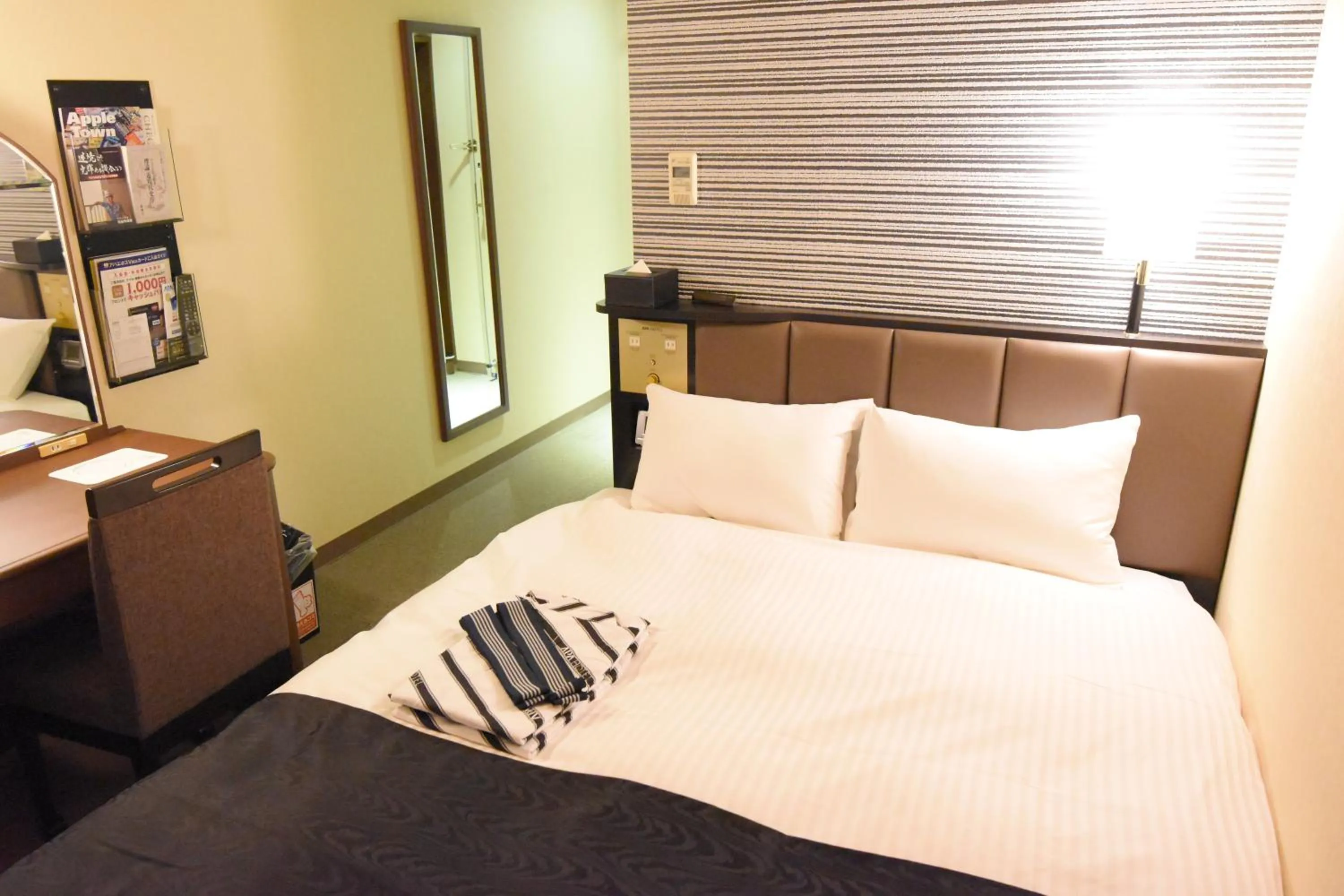 Bedroom in Apa Hotel Owari Ichinomiya Eki-Mae