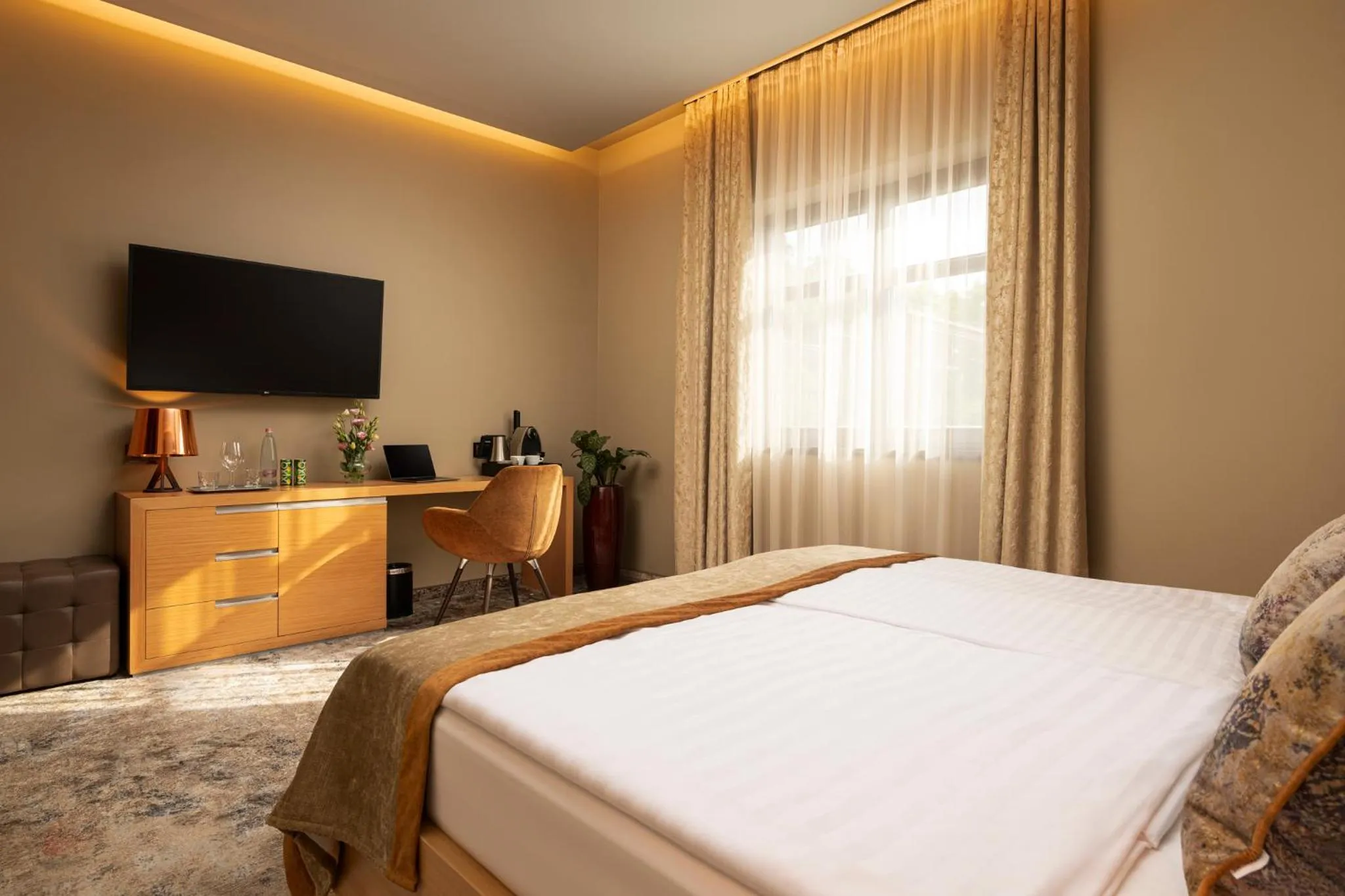 Photo of the whole room, Bed in Avalon Resort & SPA