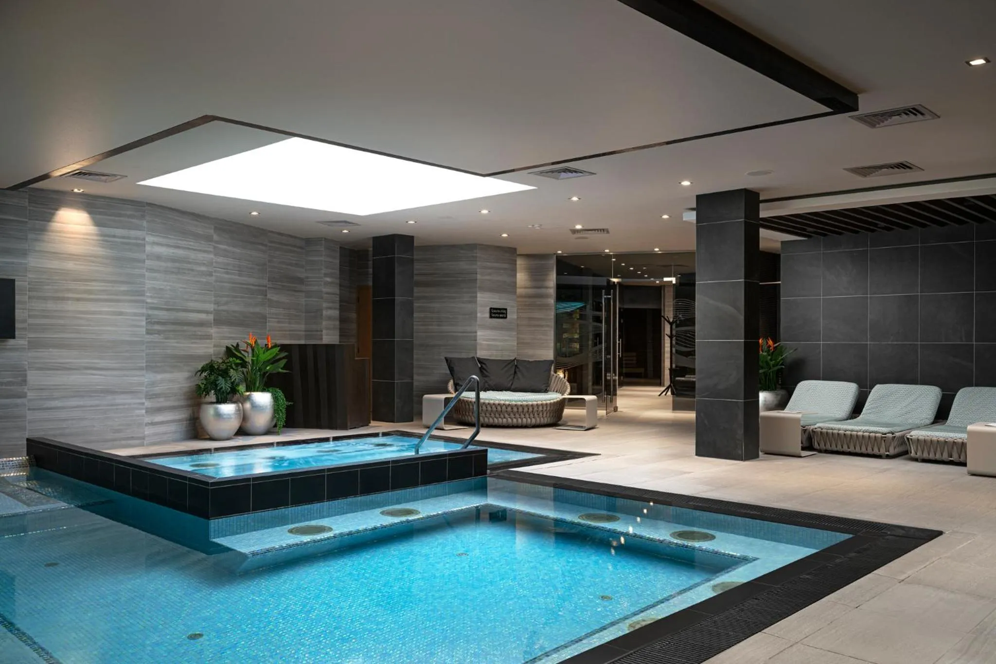 Swimming pool in Avalon Resort & SPA