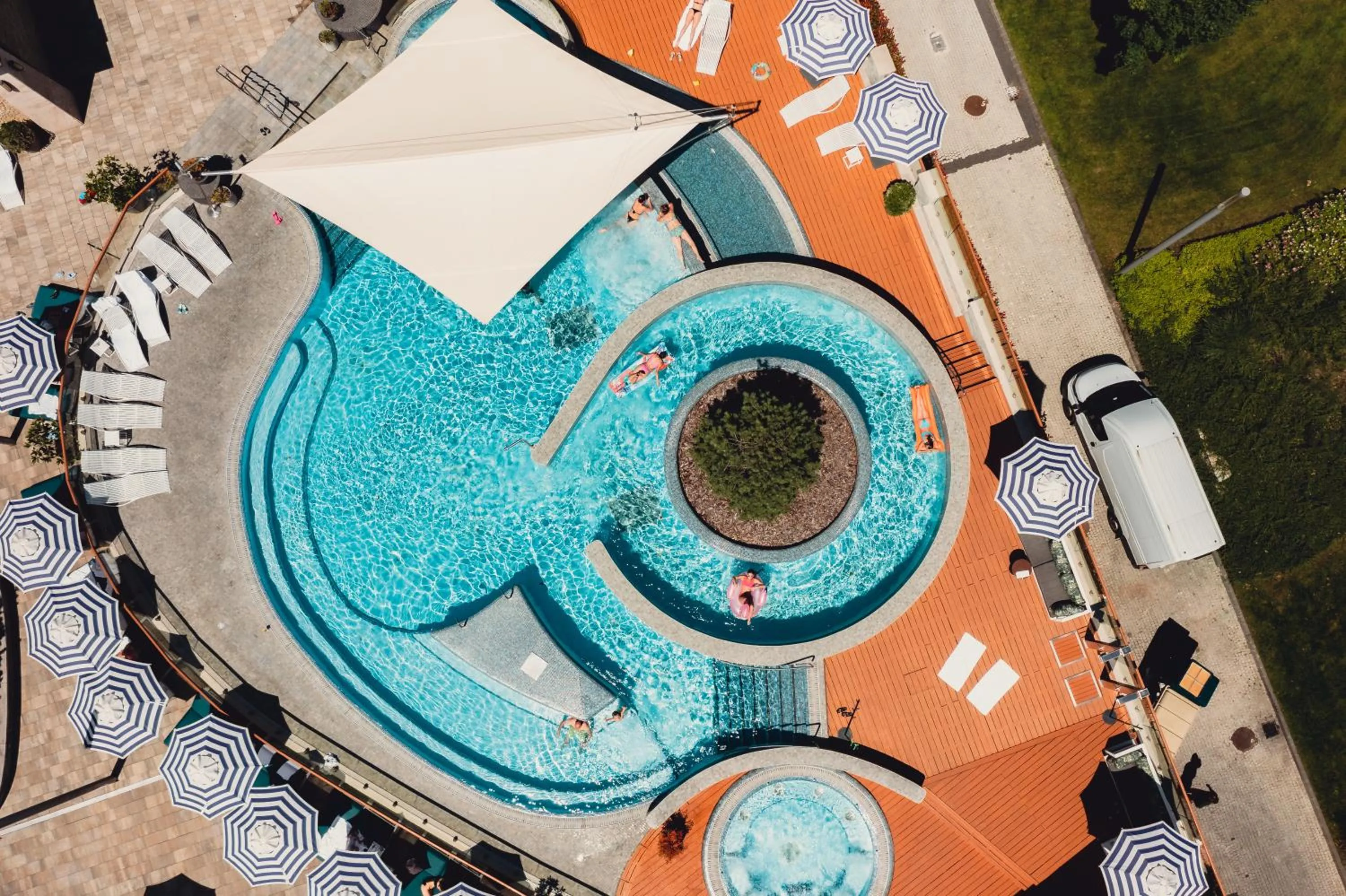 Swimming pool in Avalon Resort & SPA