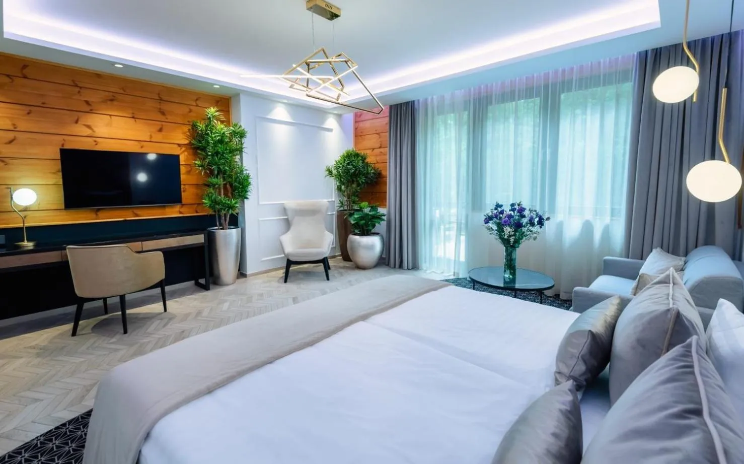 Photo of the whole room, Bed in Avalon Resort & SPA