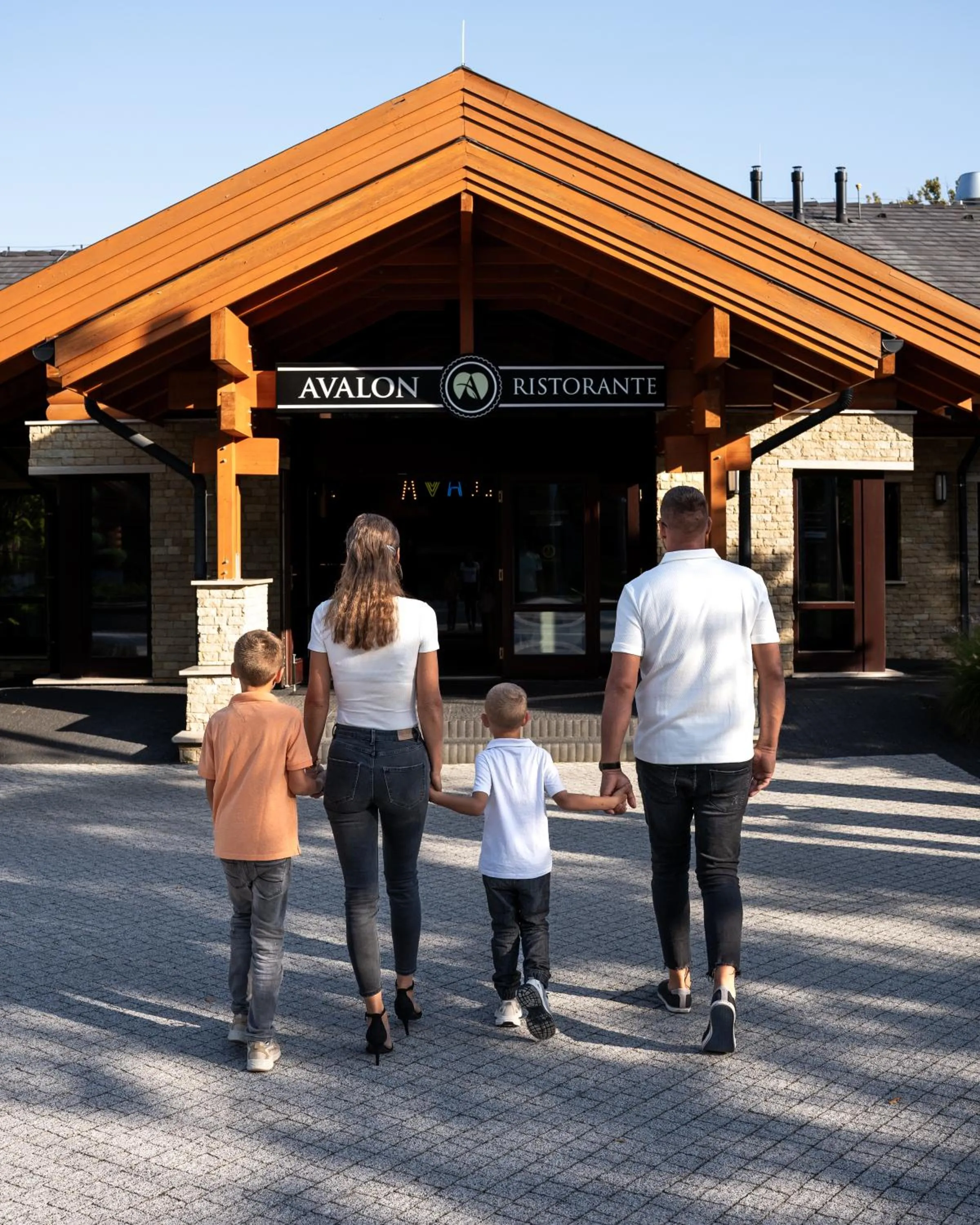 Restaurant/places to eat in Avalon Resort & SPA