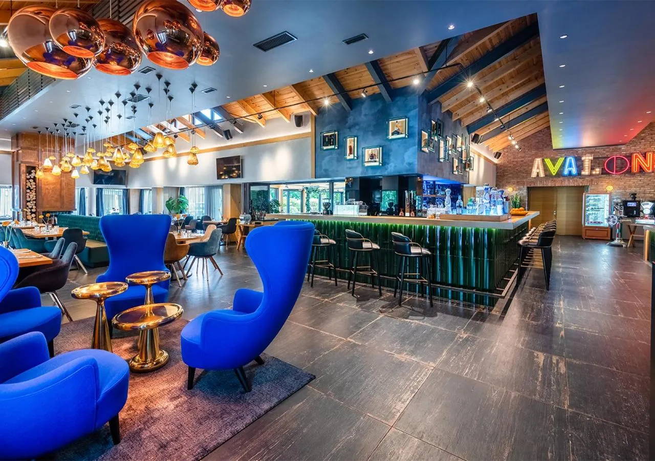 Restaurant/places to eat in Avalon Resort & SPA