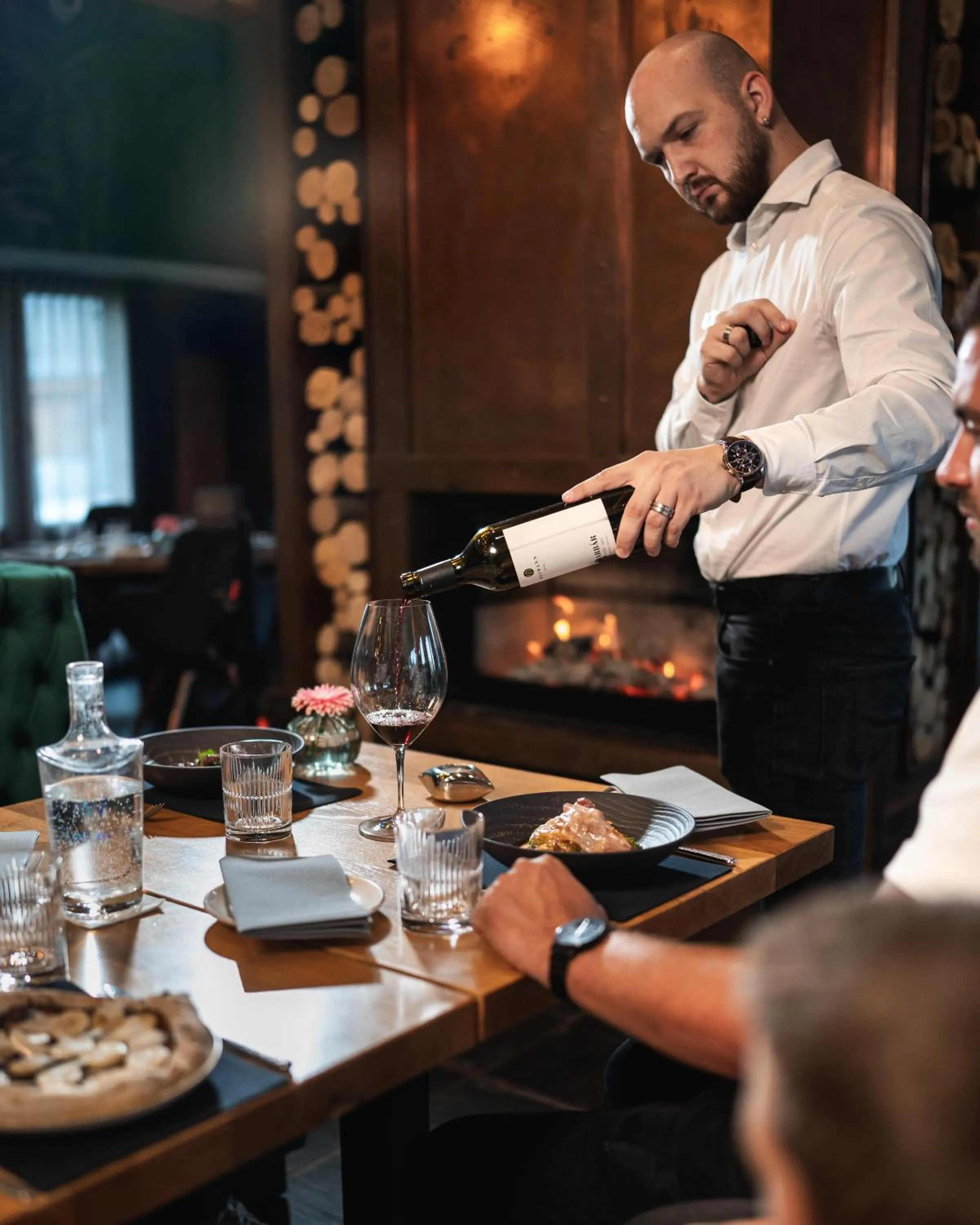 Restaurant/places to eat in Avalon Resort & SPA