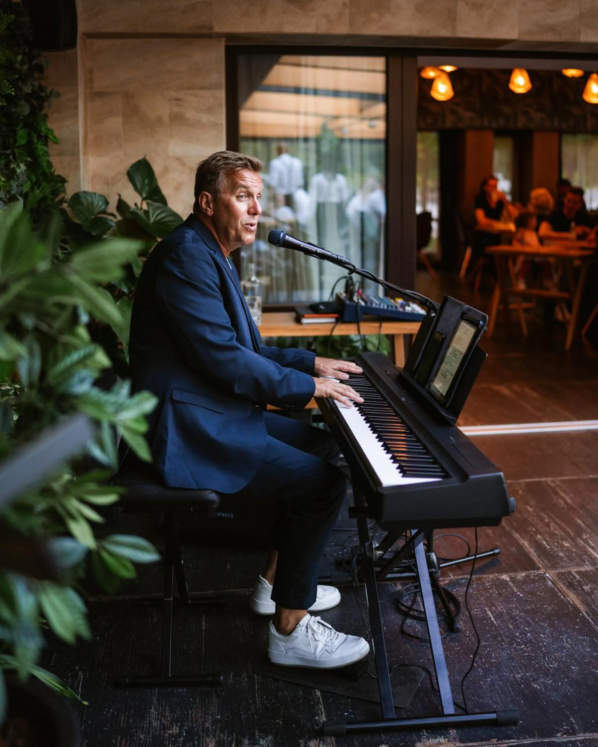 Evening entertainment in Avalon Resort & SPA