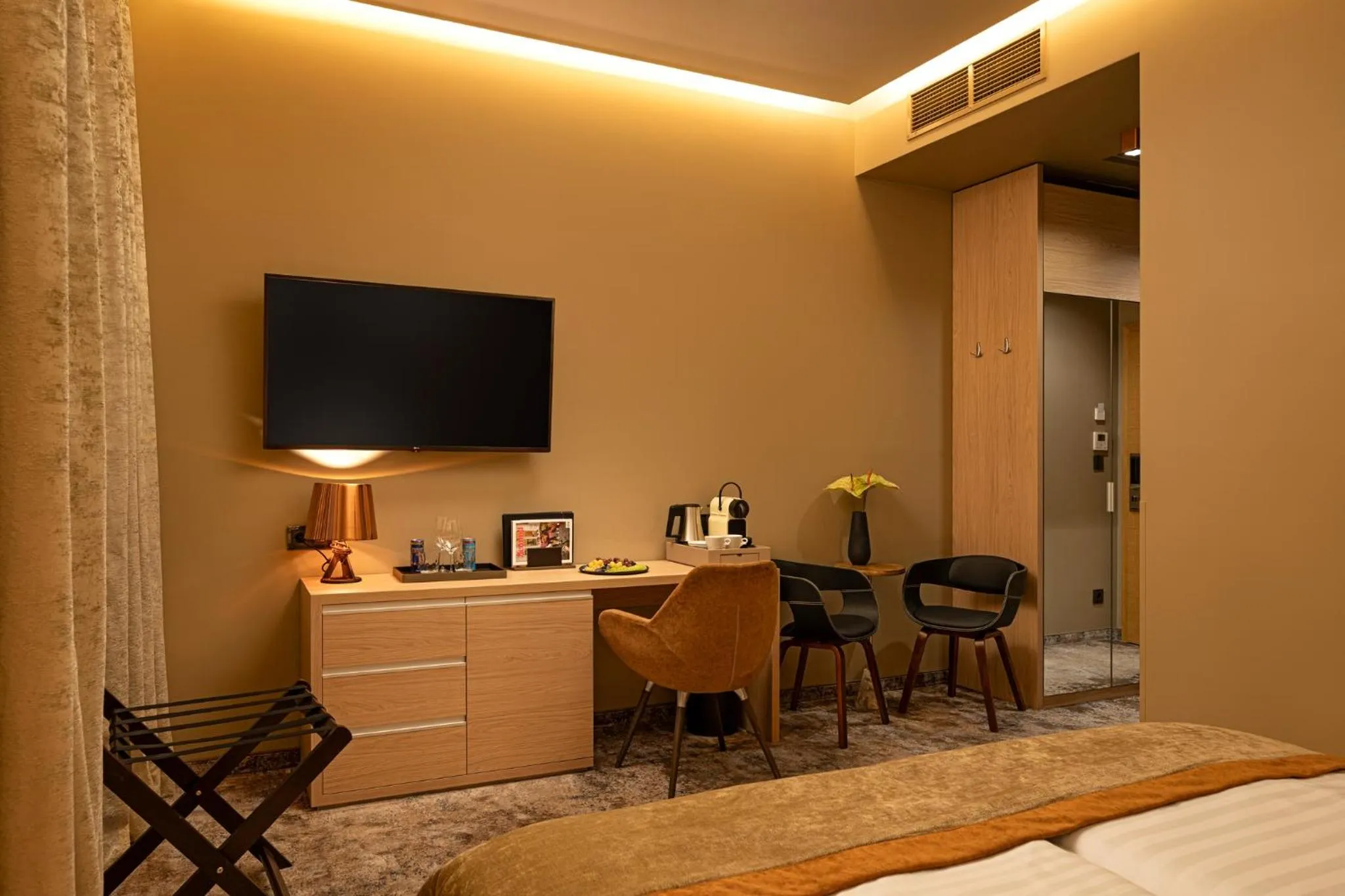 Photo of the whole room, Bed in Avalon Resort & SPA