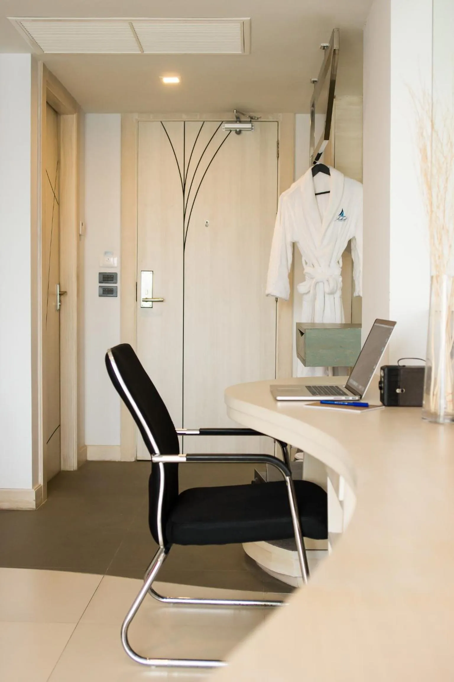 hair dresser in Blue Boat Hotel JC