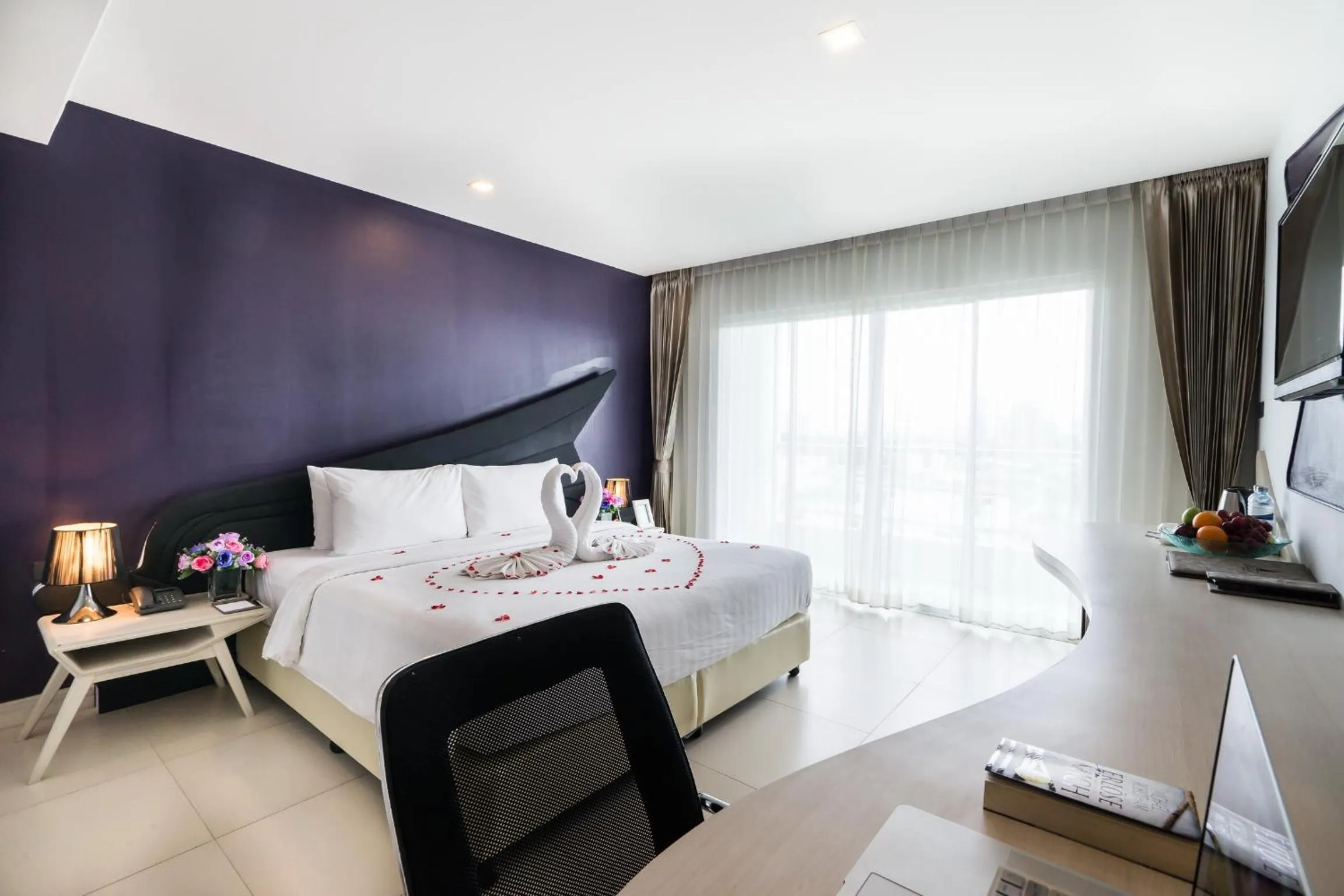 Toilet, Bed in Blue Boat Hotel JC