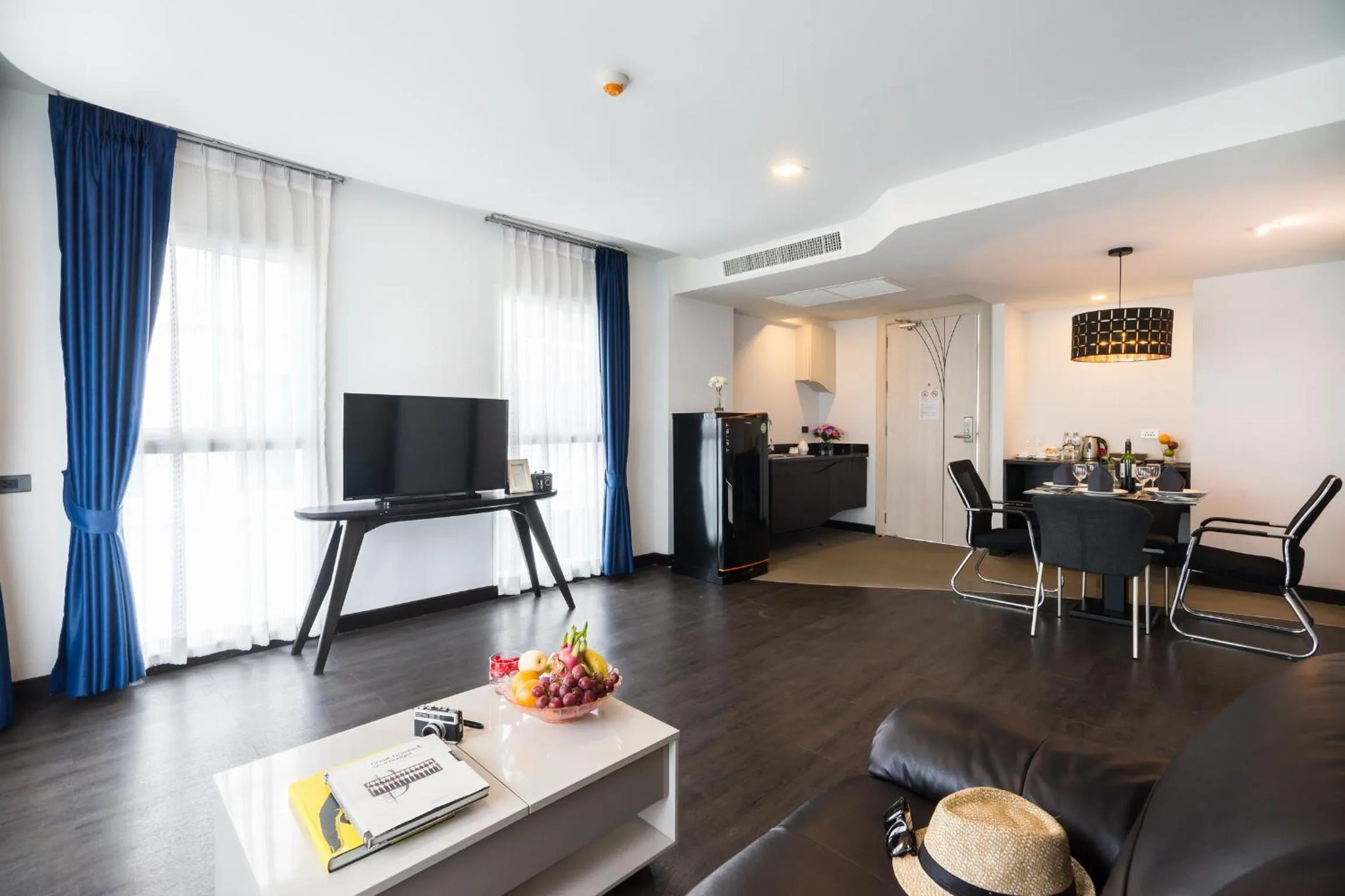 Toilet in Blue Boat Hotel JC