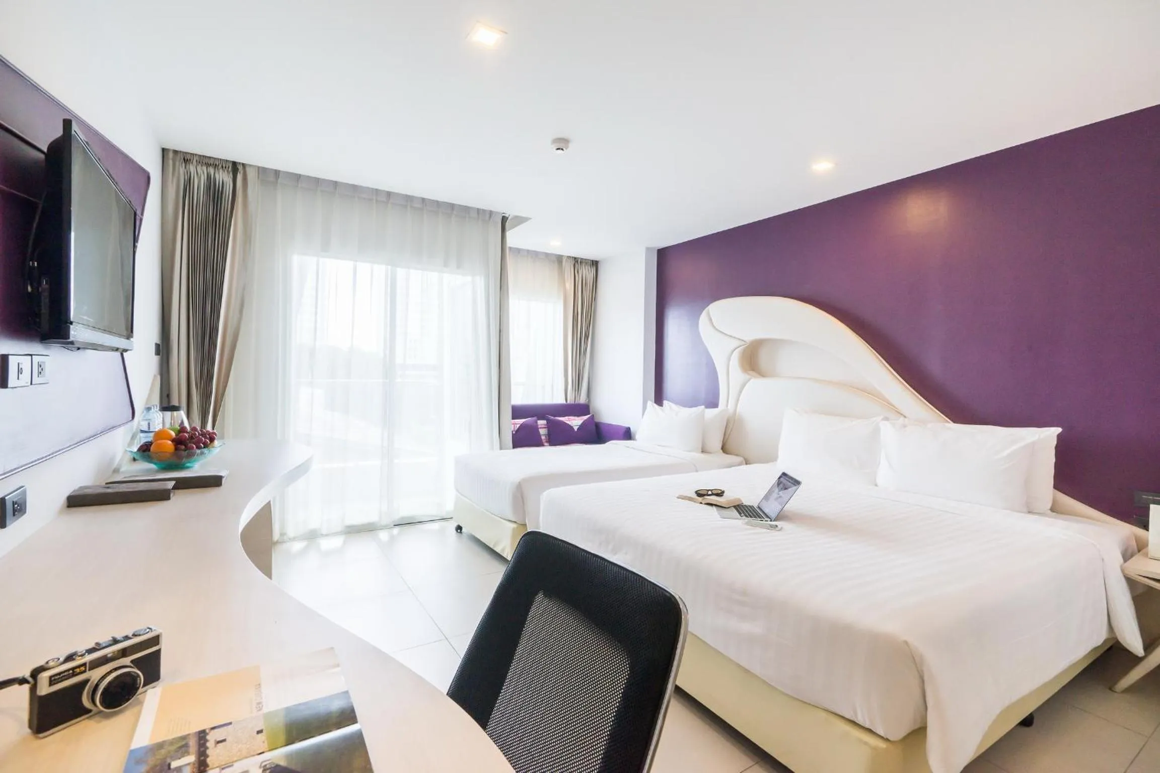 Seating area, Bed in Blue Boat Hotel JC