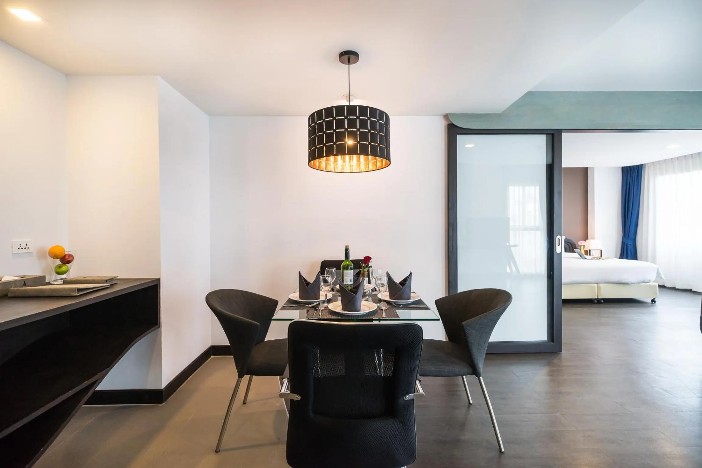 Living room, Bed in Blue Boat Hotel JC