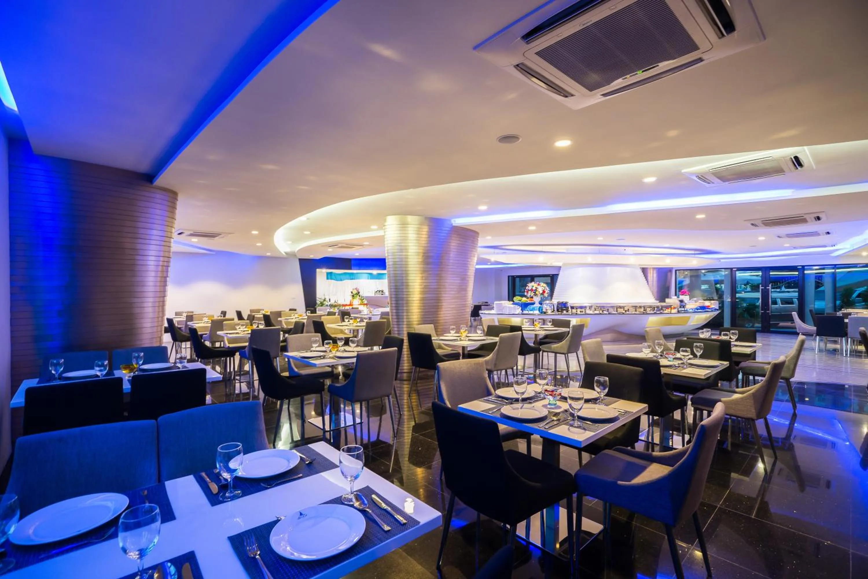 Restaurant/places to eat in Blue Boat Hotel JC