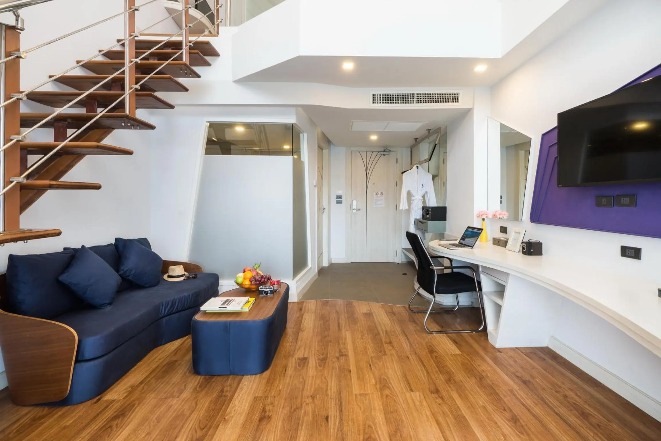 Shower in Blue Boat Hotel JC