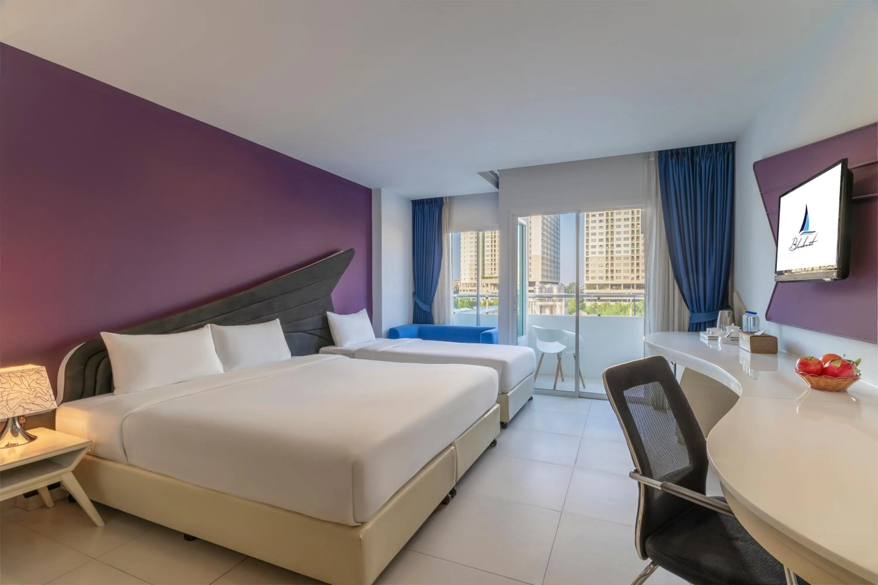 Bedroom, Bed in Blue Boat Hotel JC