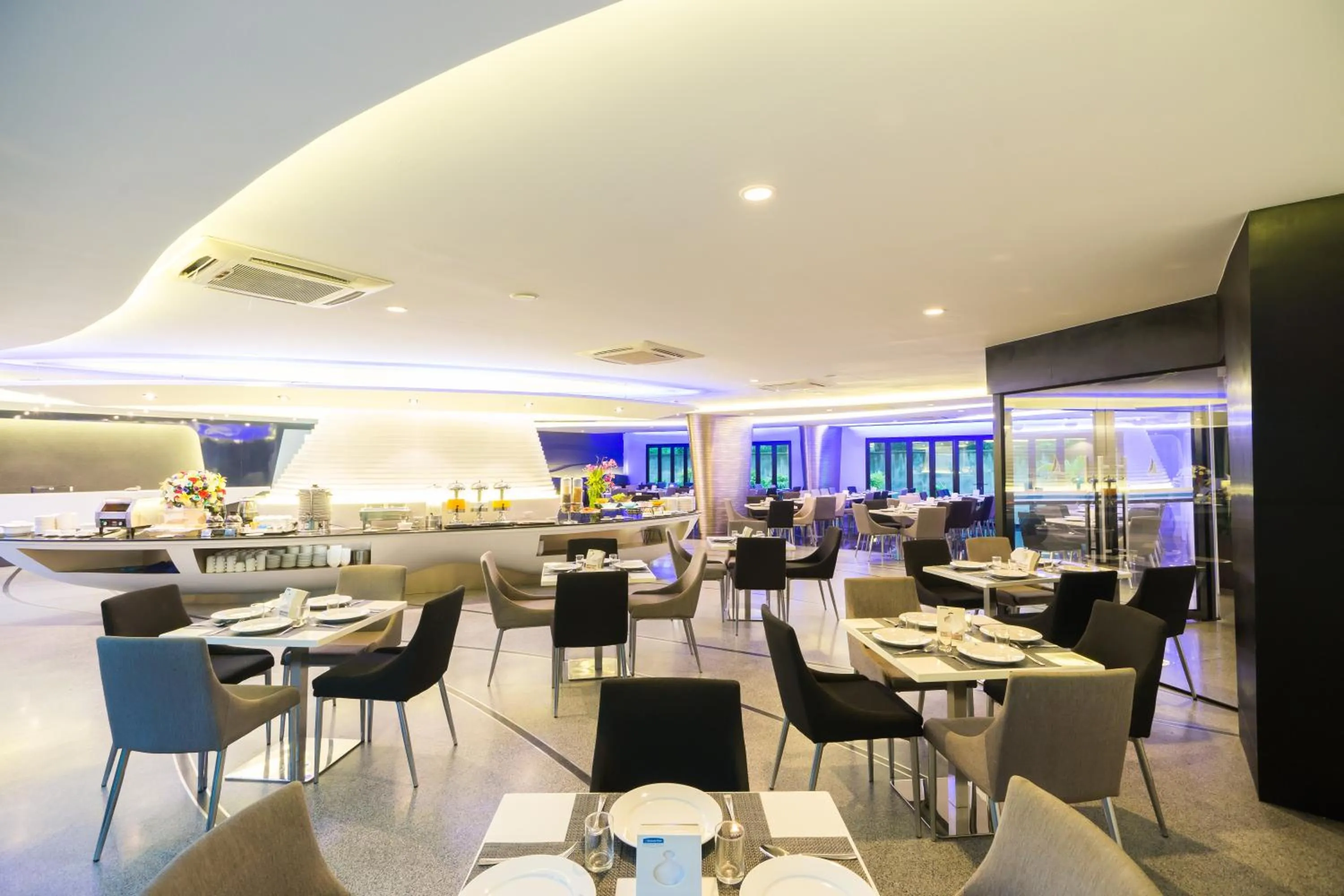 Restaurant/places to eat in Blue Boat Hotel JC