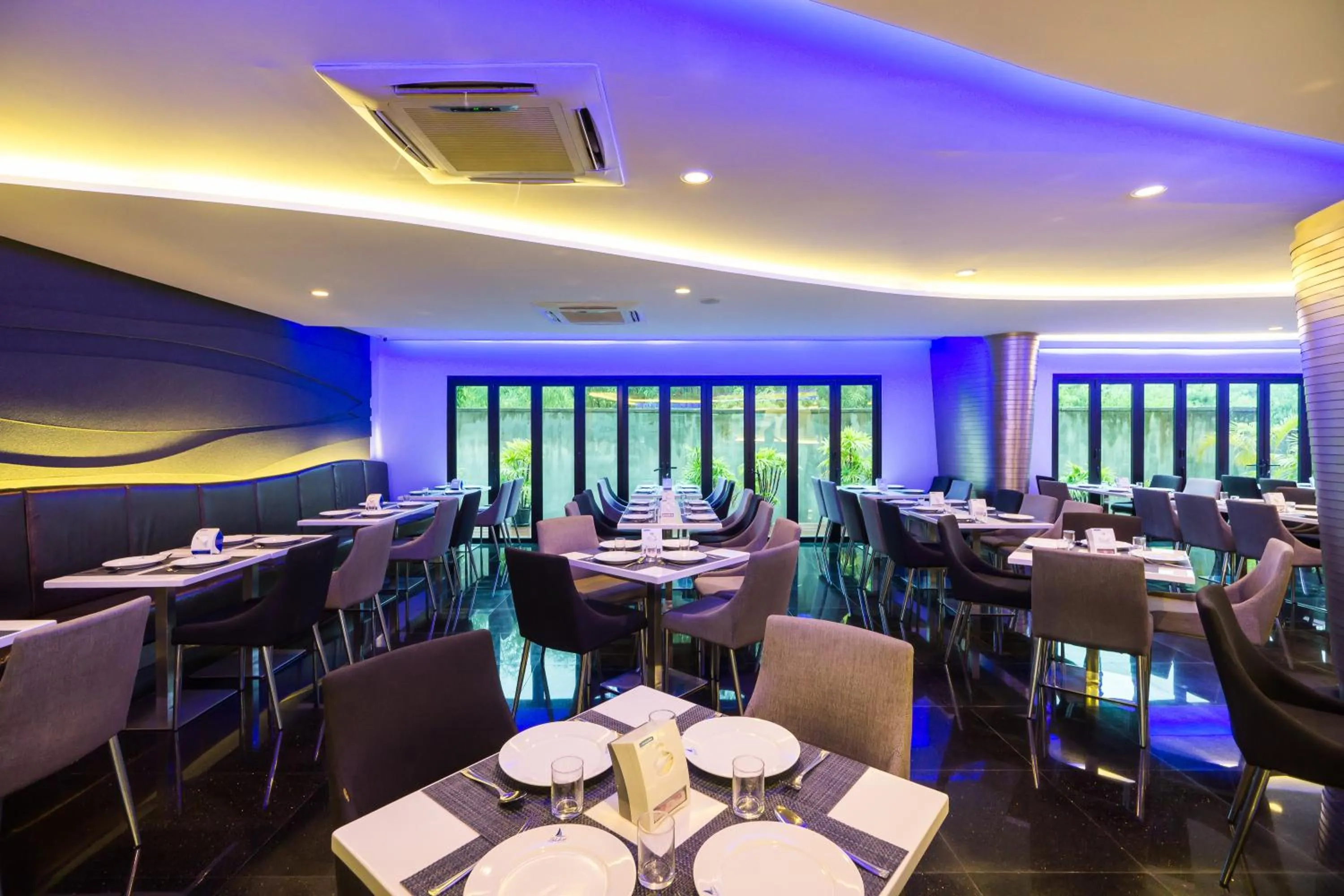 Restaurant/places to eat in Blue Boat Hotel JC