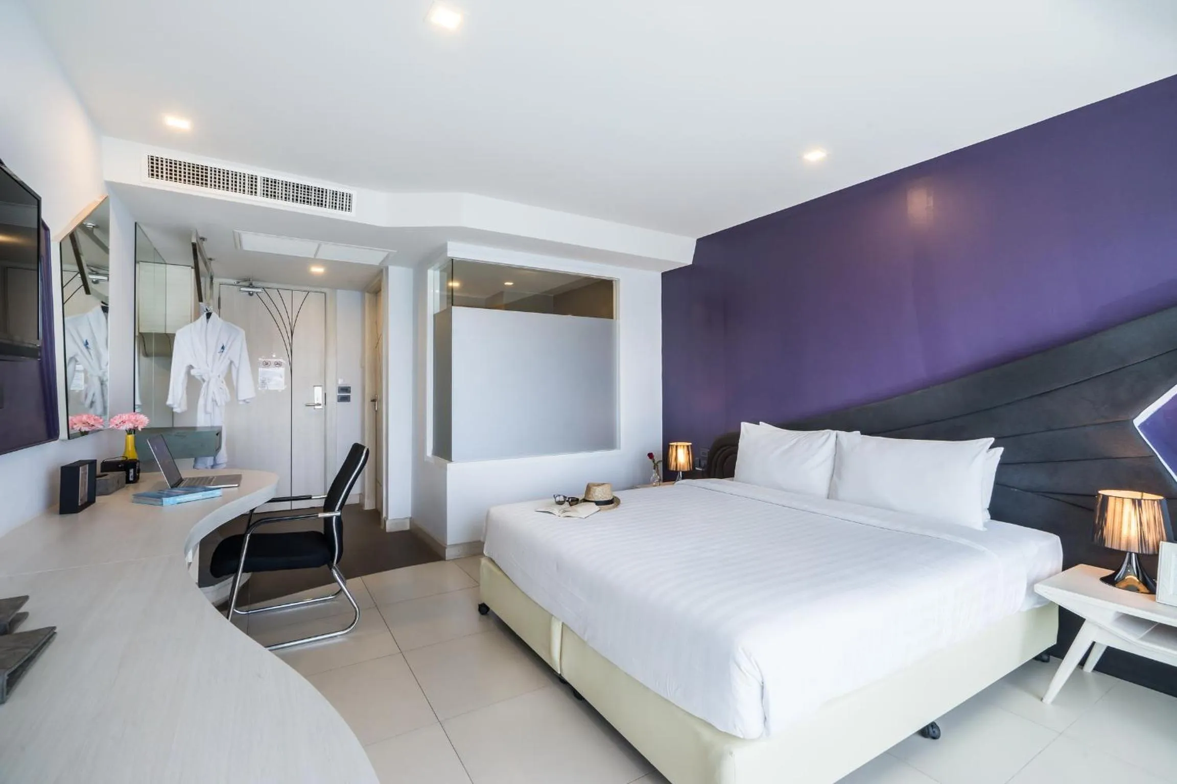 Shower, Bed in Blue Boat Hotel JC