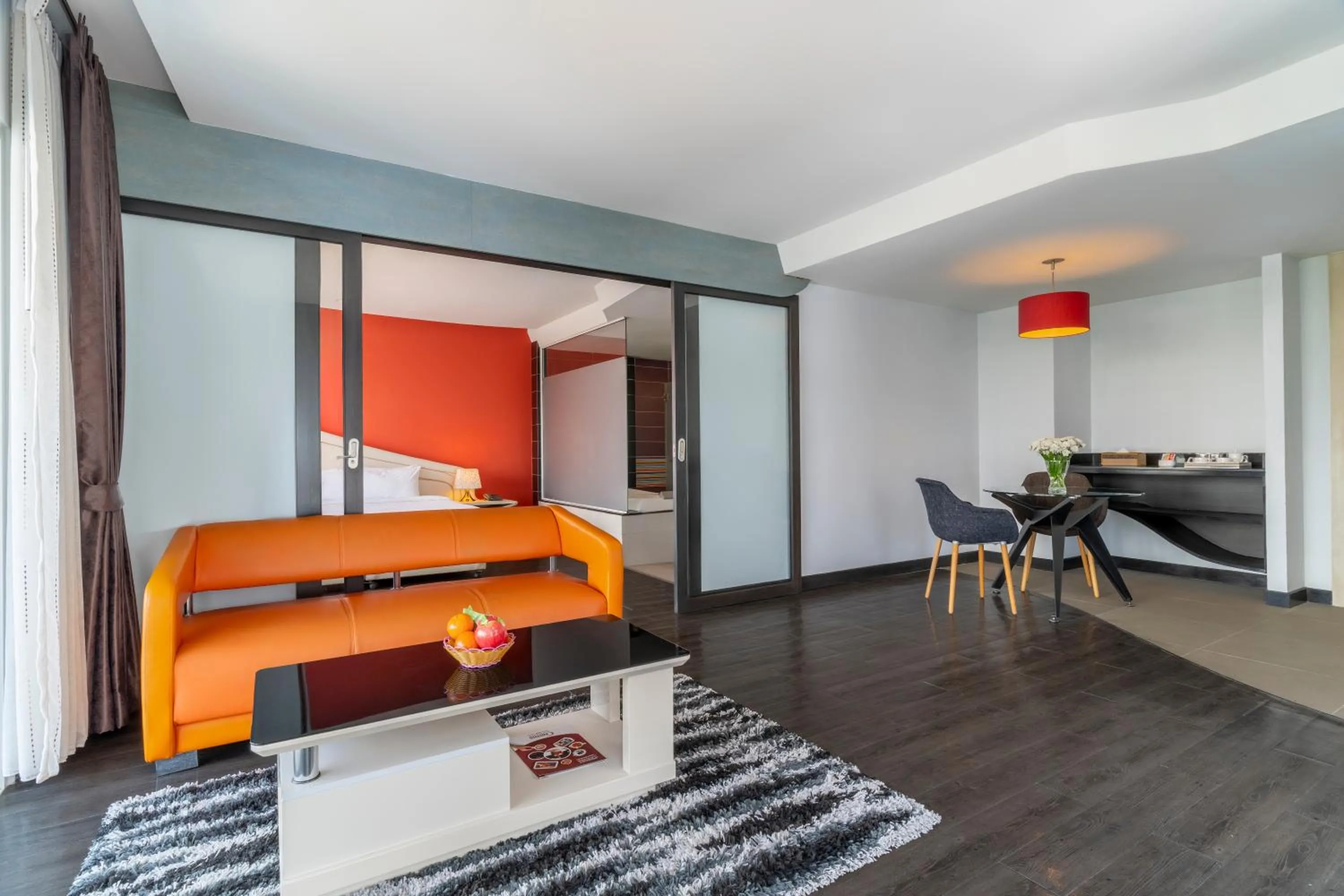 Living room, Bed in Blue Boat Hotel JC