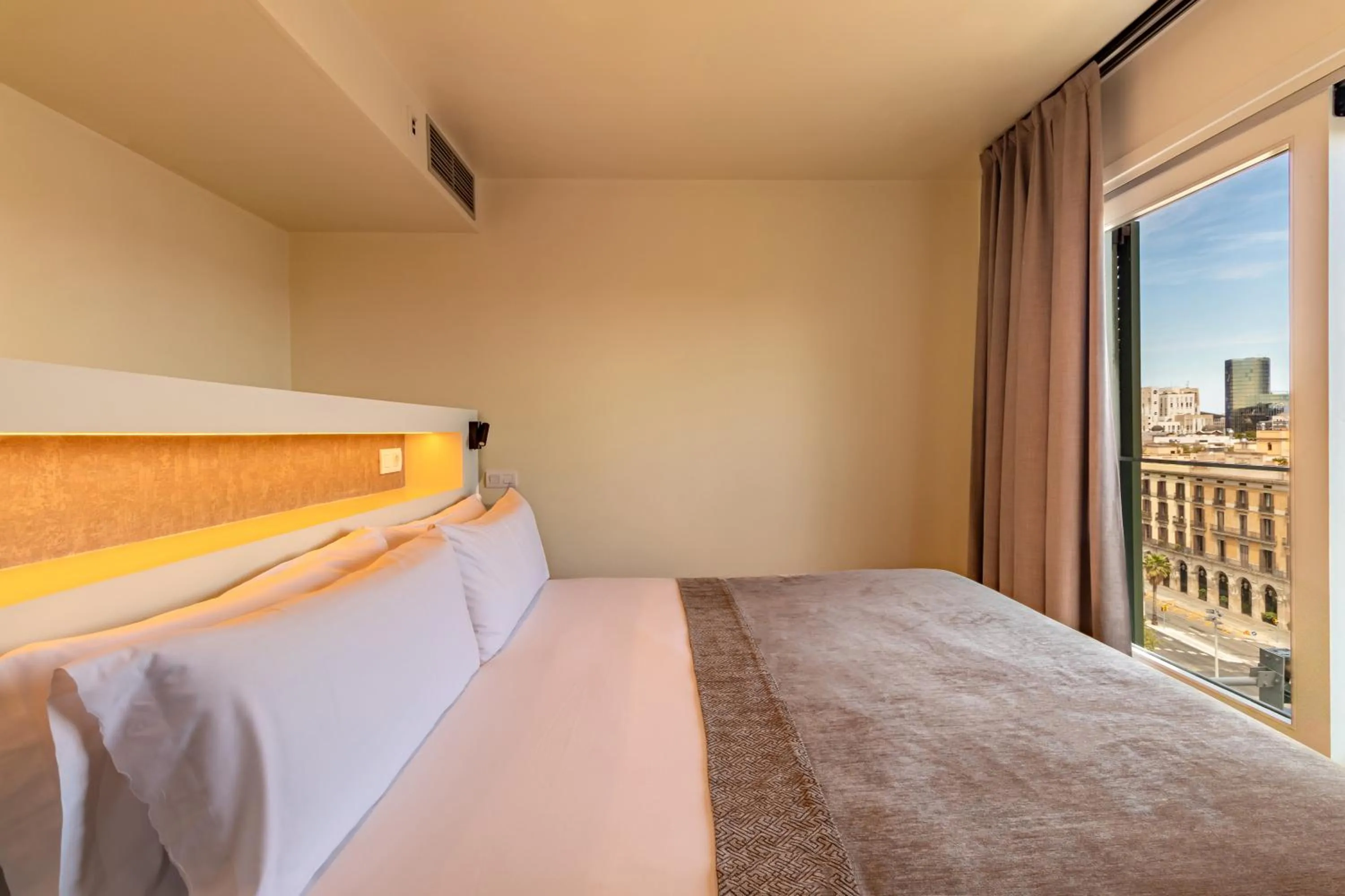 Bed in Duquesa Suites Landmark Hotel by Grup Duquessa