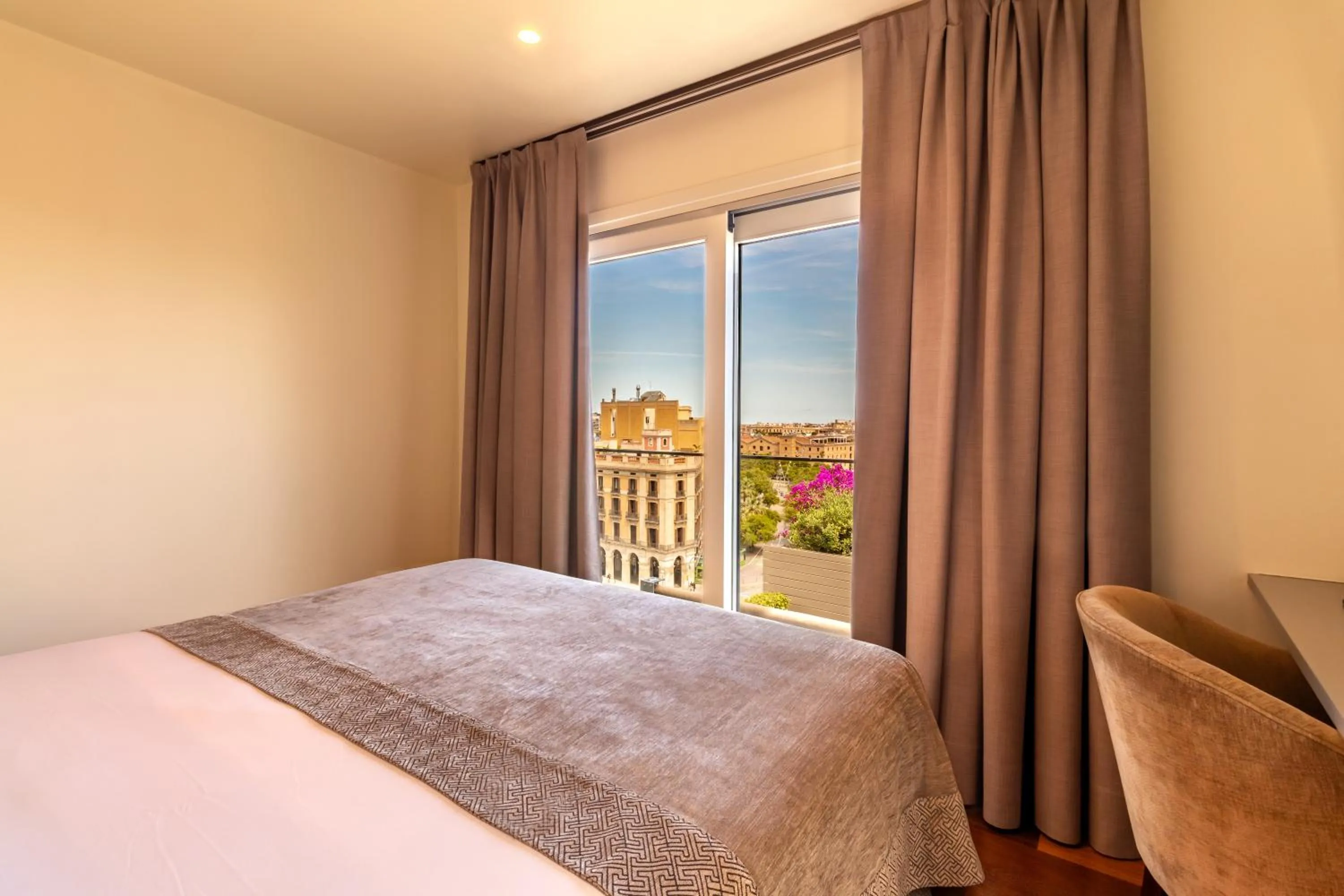 Bed in Duquesa Suites Landmark Hotel by Grup Duquessa