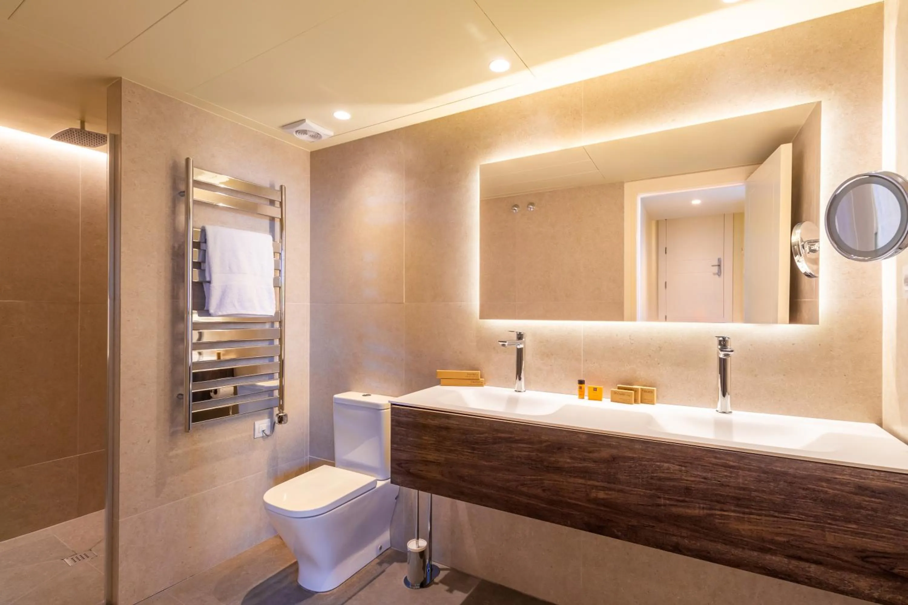 Shower in Duquesa Suites Landmark Hotel by Grup Duquessa