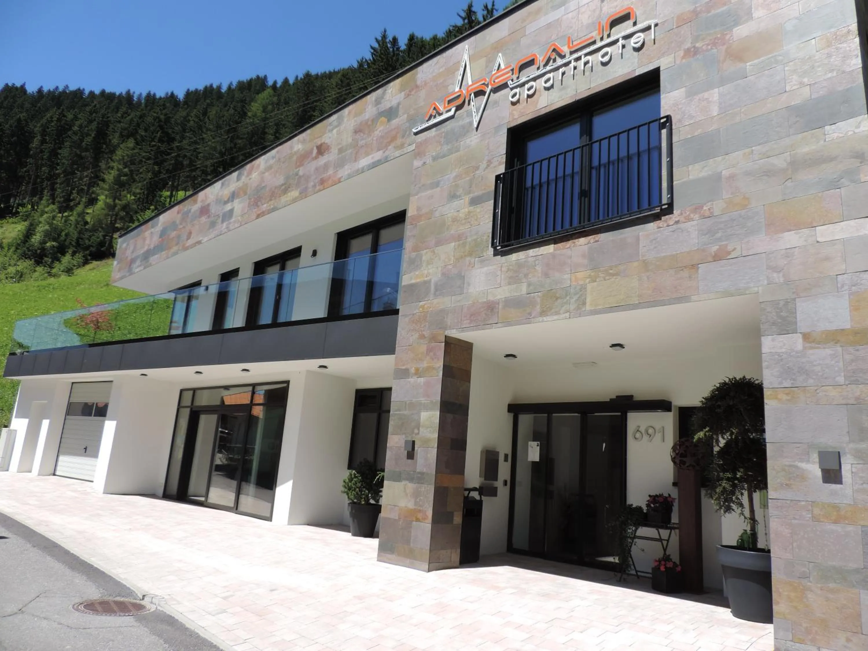 Facade/entrance in Aparthotel Adrenalin