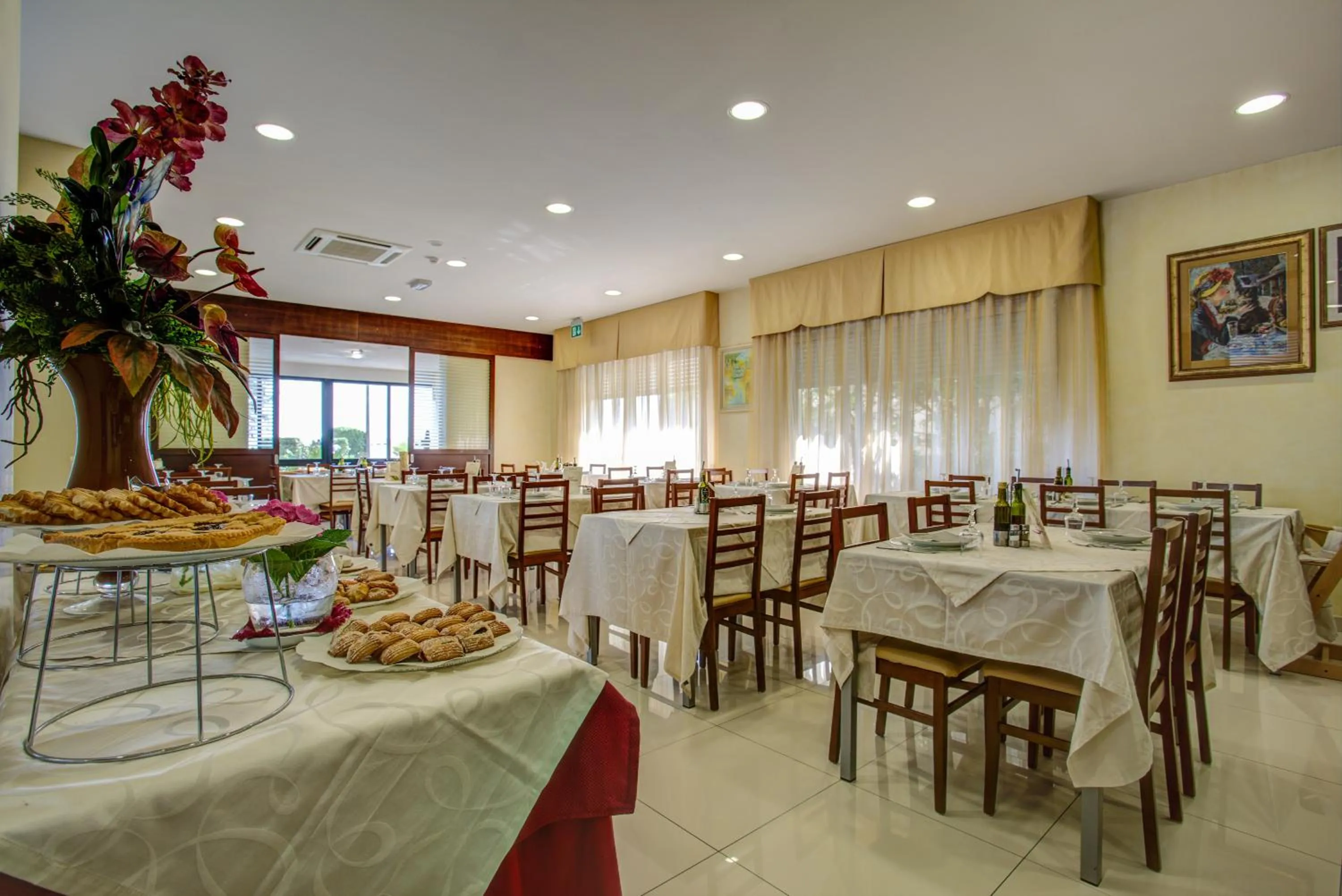 Restaurant/places to eat in Hotel Deanna