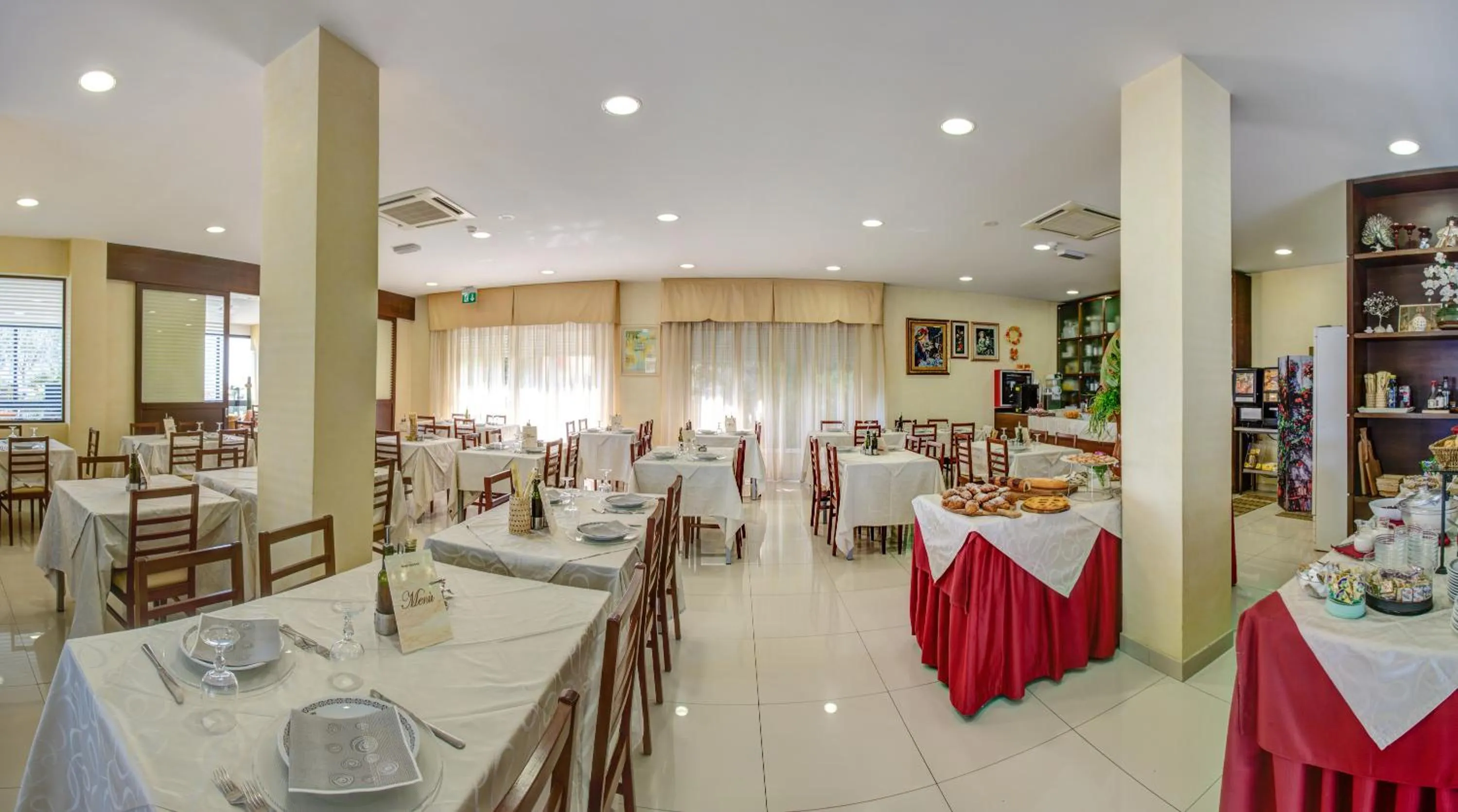 Restaurant/places to eat in Hotel Deanna