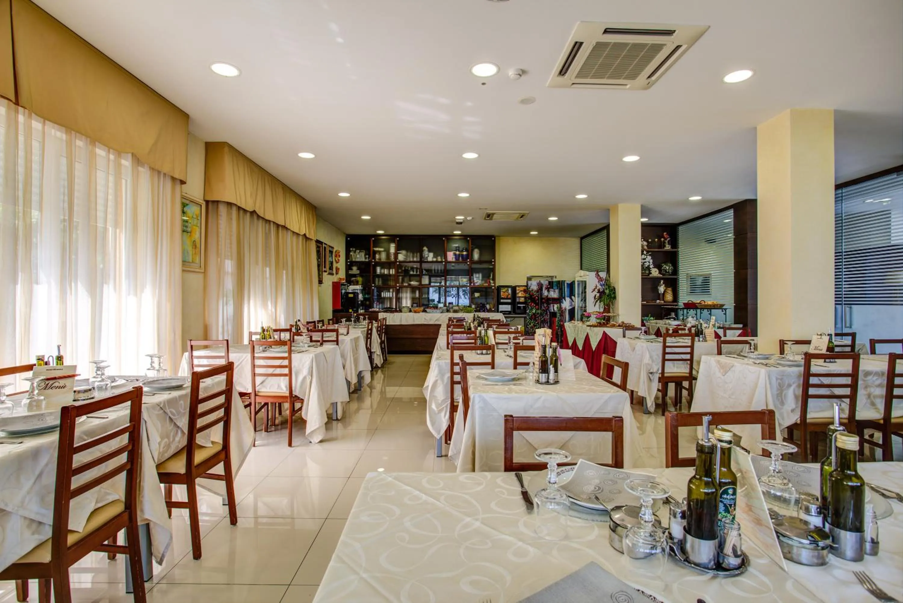 Restaurant/places to eat in Hotel Deanna