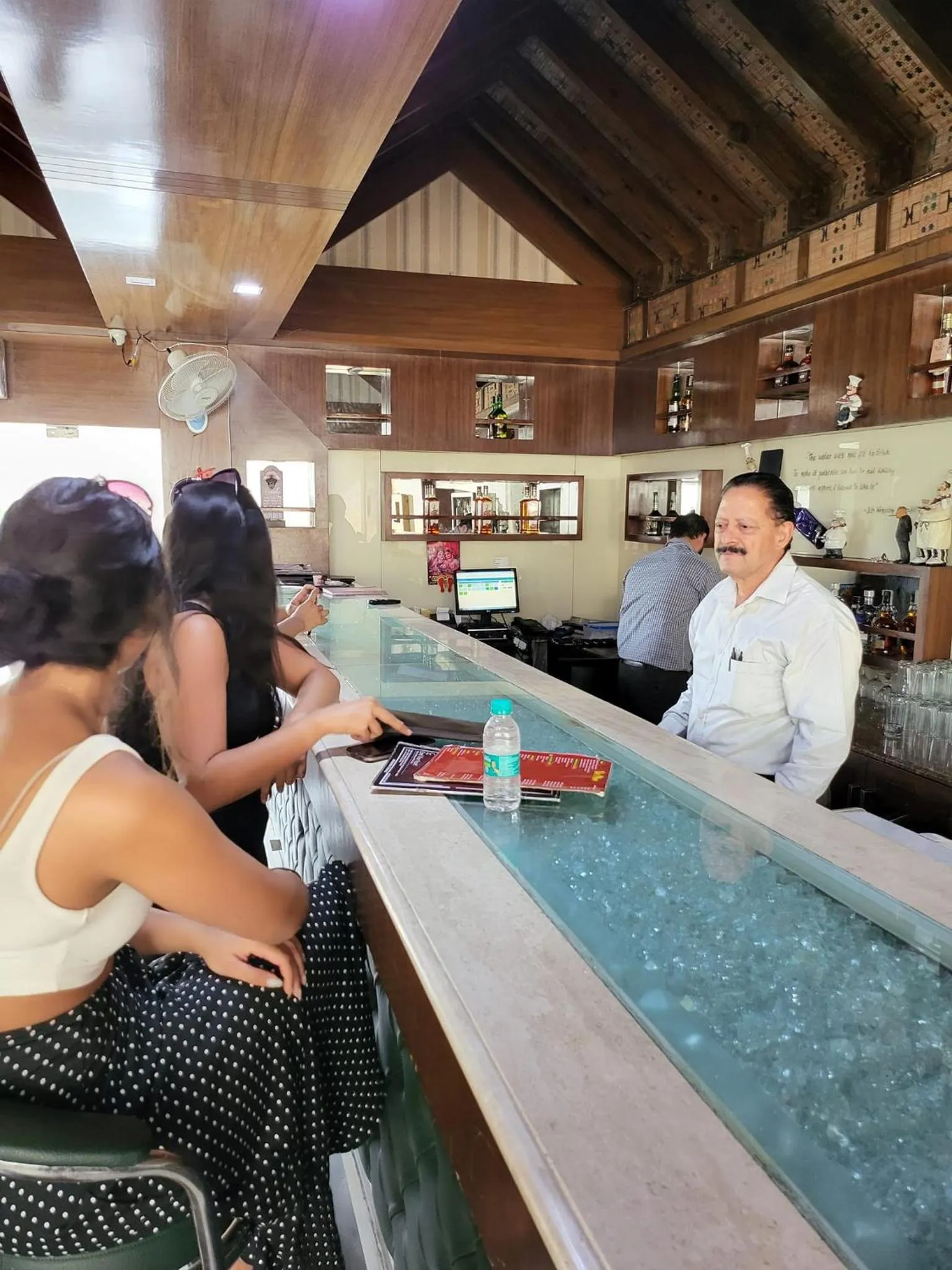 Lounge or bar in Comfort Inn Coral River