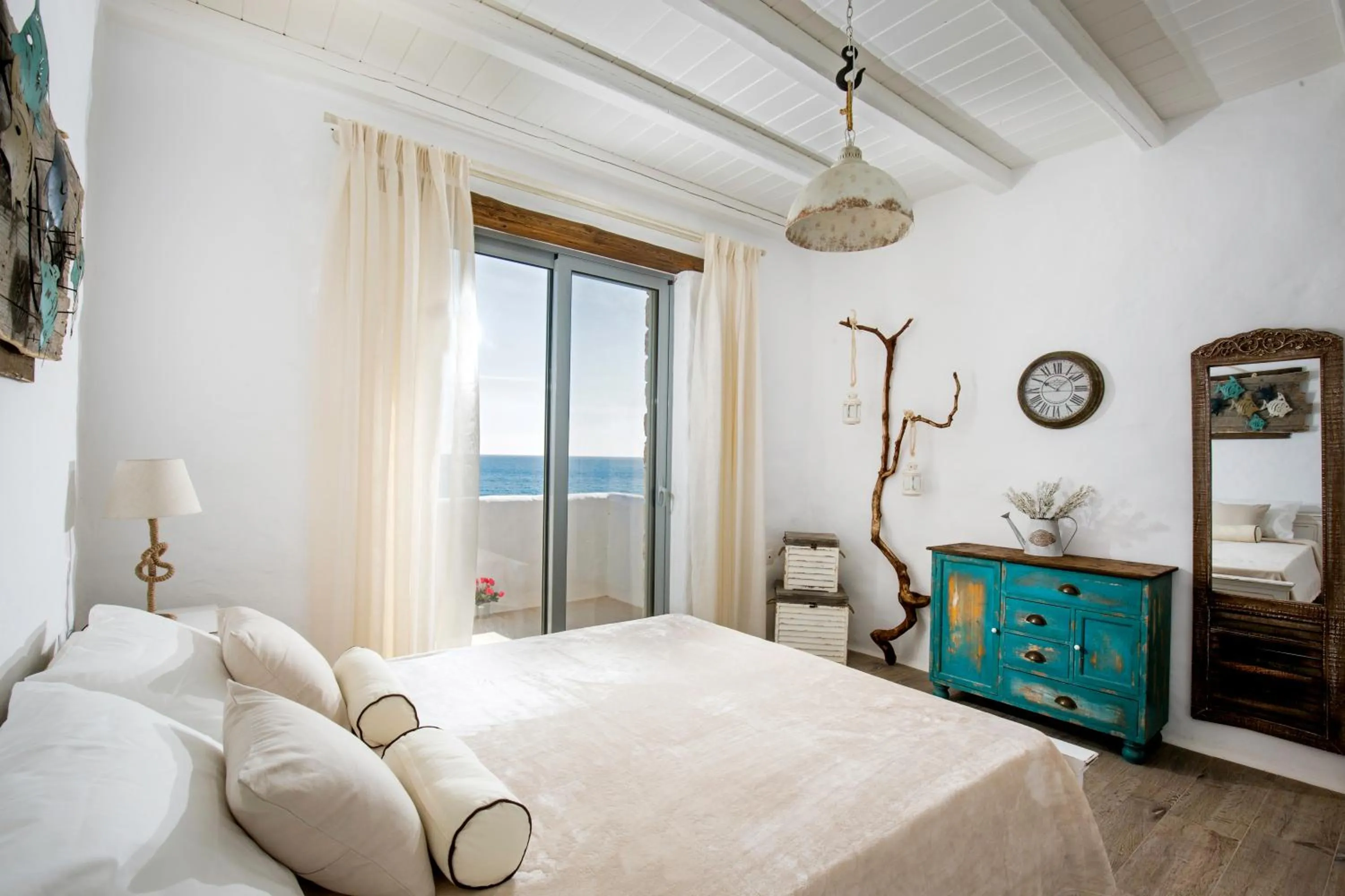 Photo of the whole room, Bed in Axiotheaton Villas