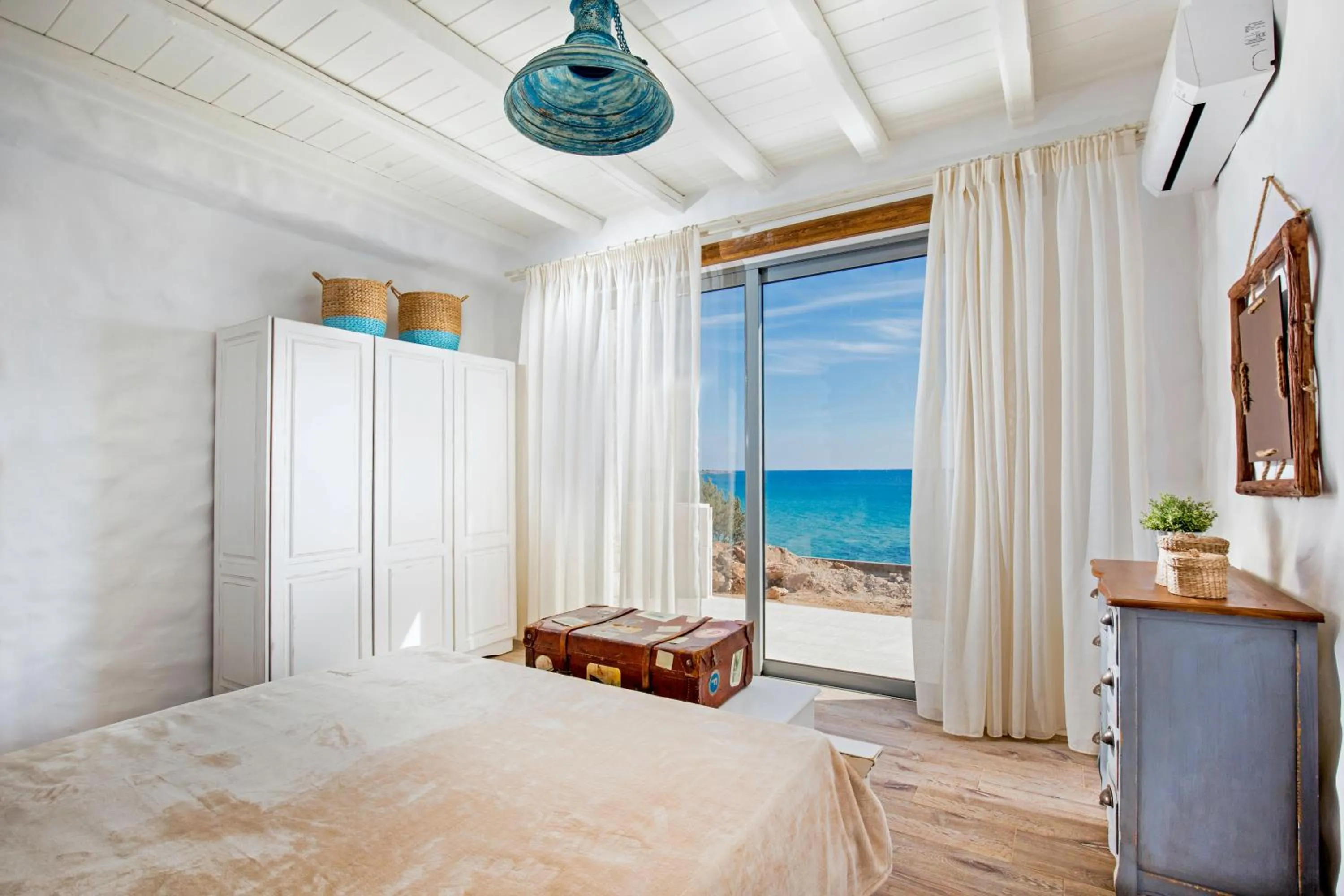 Photo of the whole room, Bed in Axiotheaton Villas