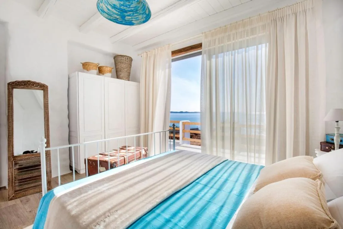 Photo of the whole room, Bed in Axiotheaton Villas