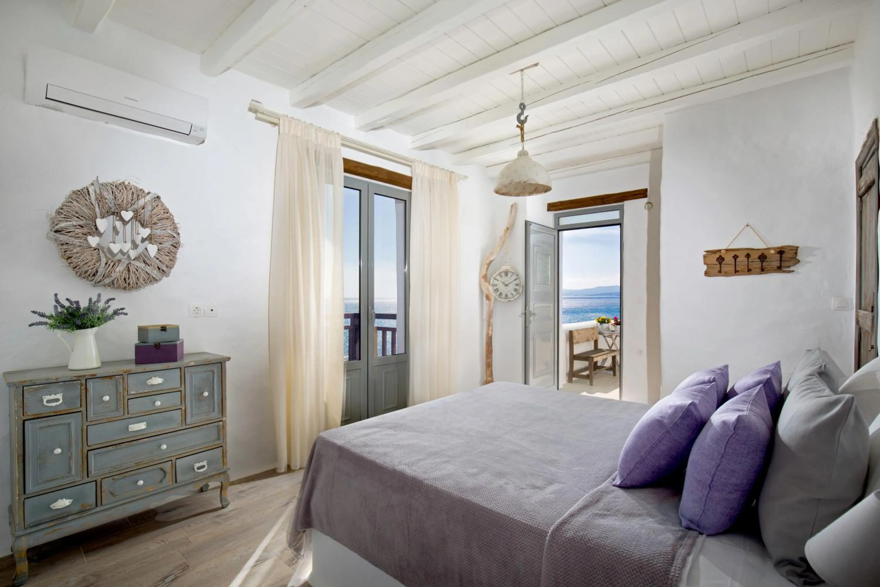 Photo of the whole room, Bed in Axiotheaton Villas