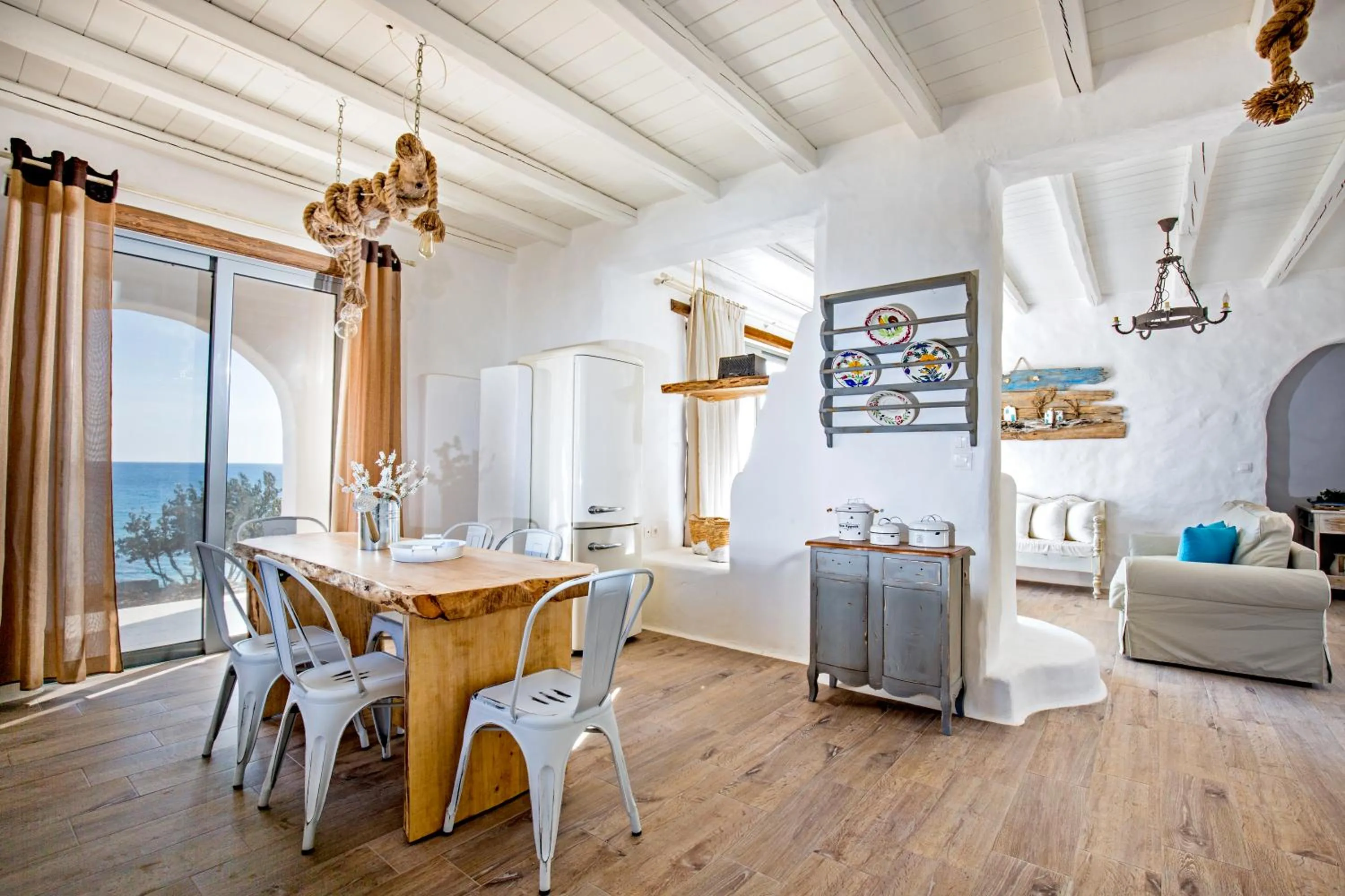 Kitchen or kitchenette in Axiotheaton Villas