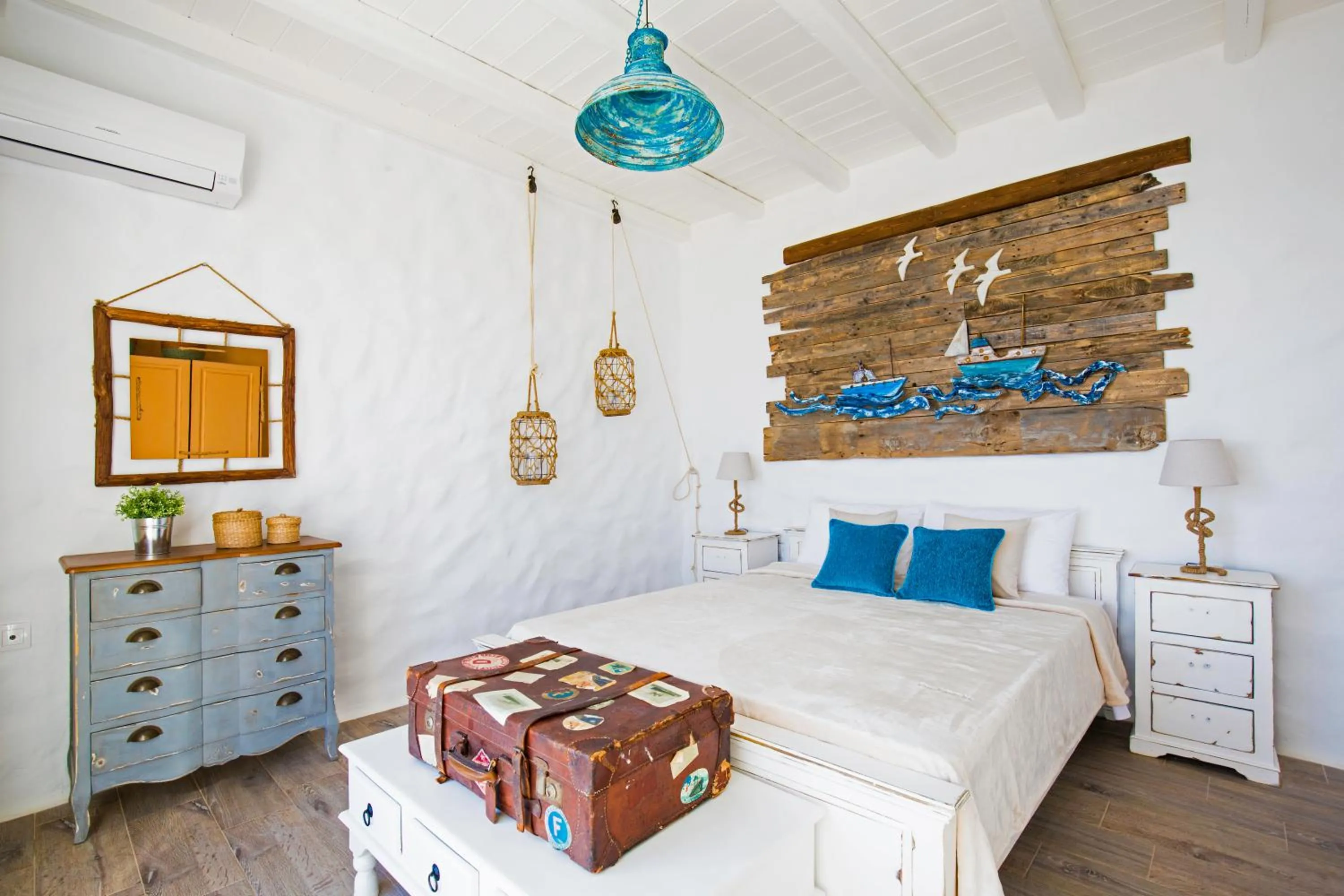 Photo of the whole room, Bed in Axiotheaton Villas