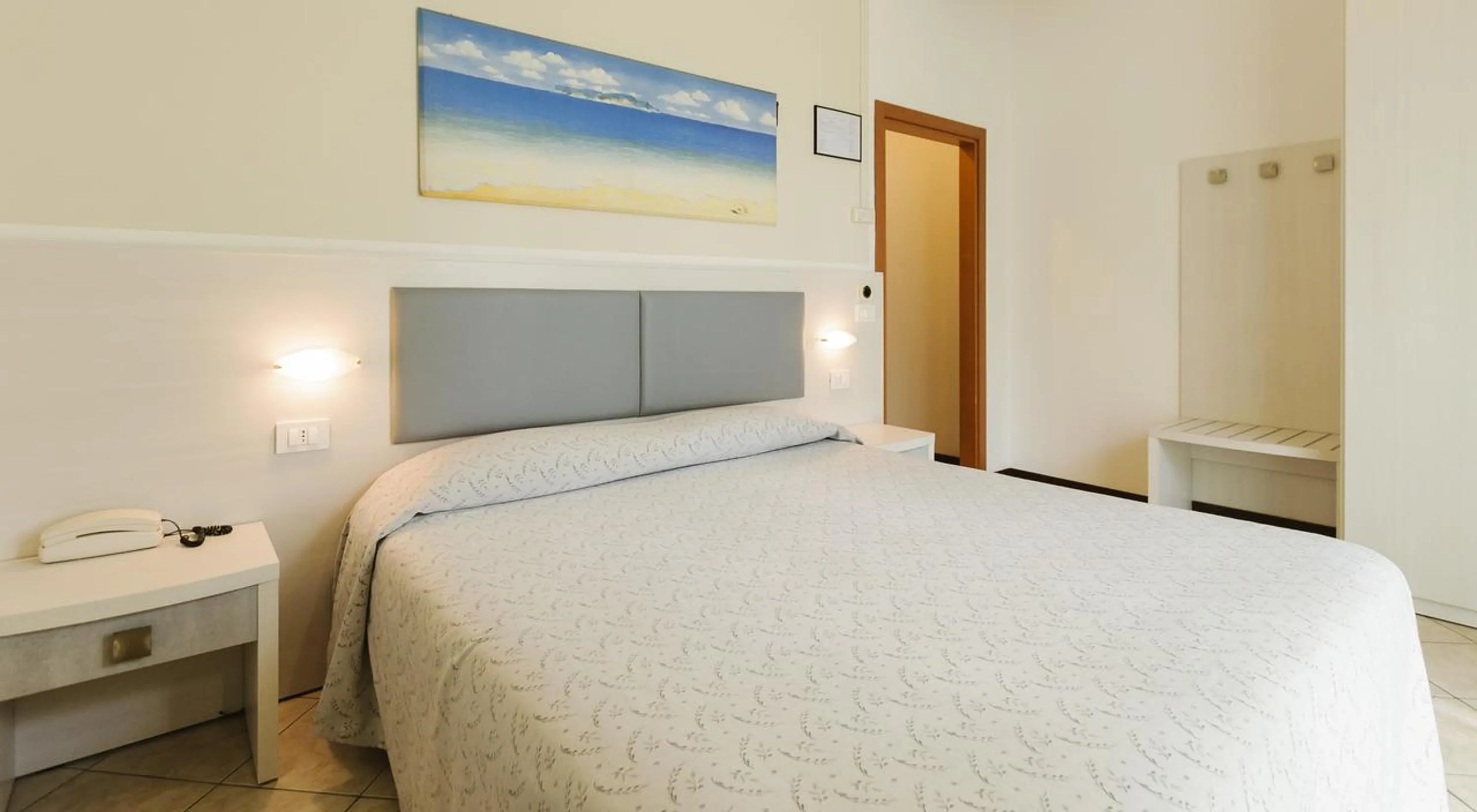 Bed in Hotel Boccaccio-free parking-
