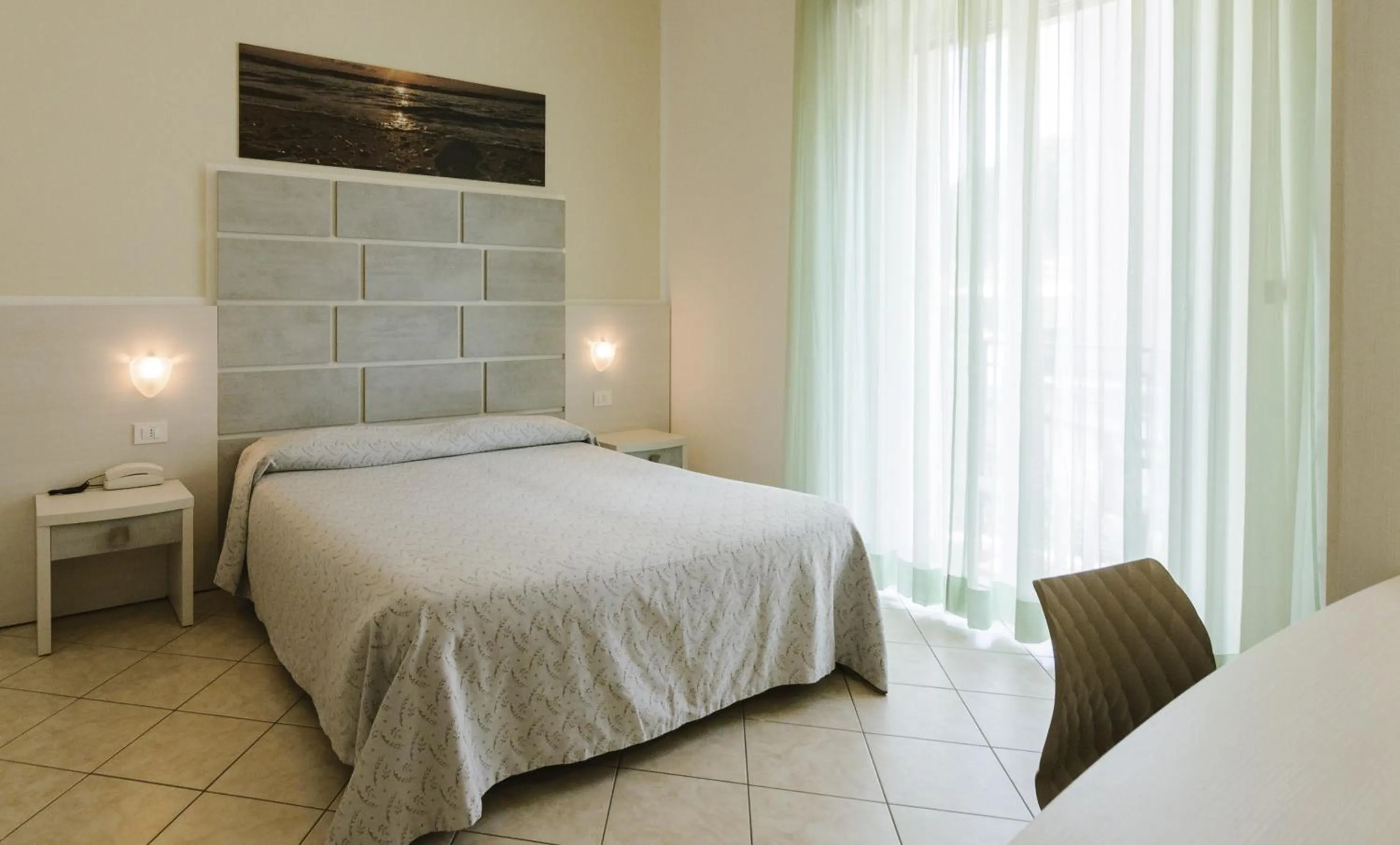 Bed in Hotel Boccaccio-free parking-