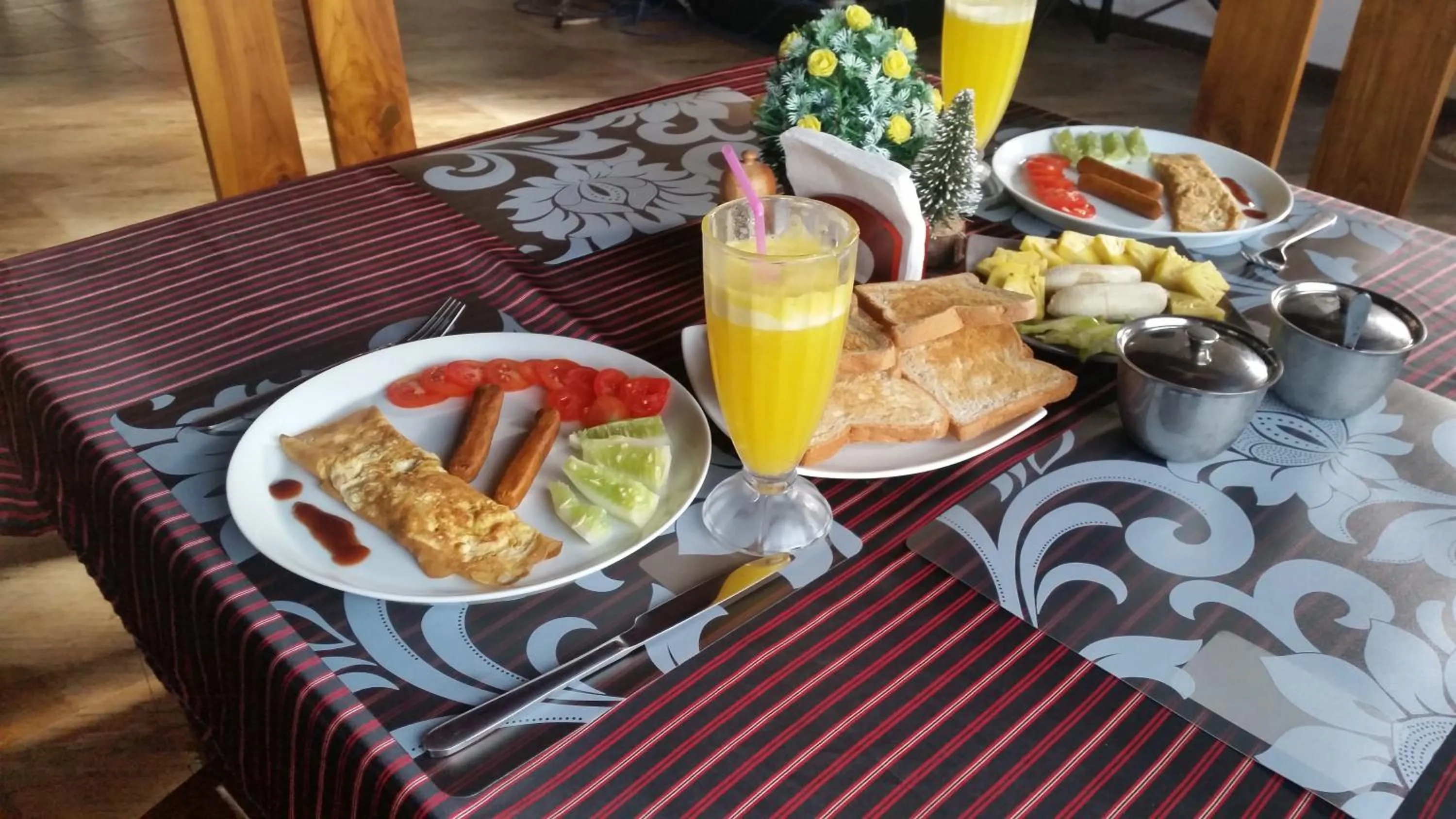 Breakfast in Dhammika Magic Palace