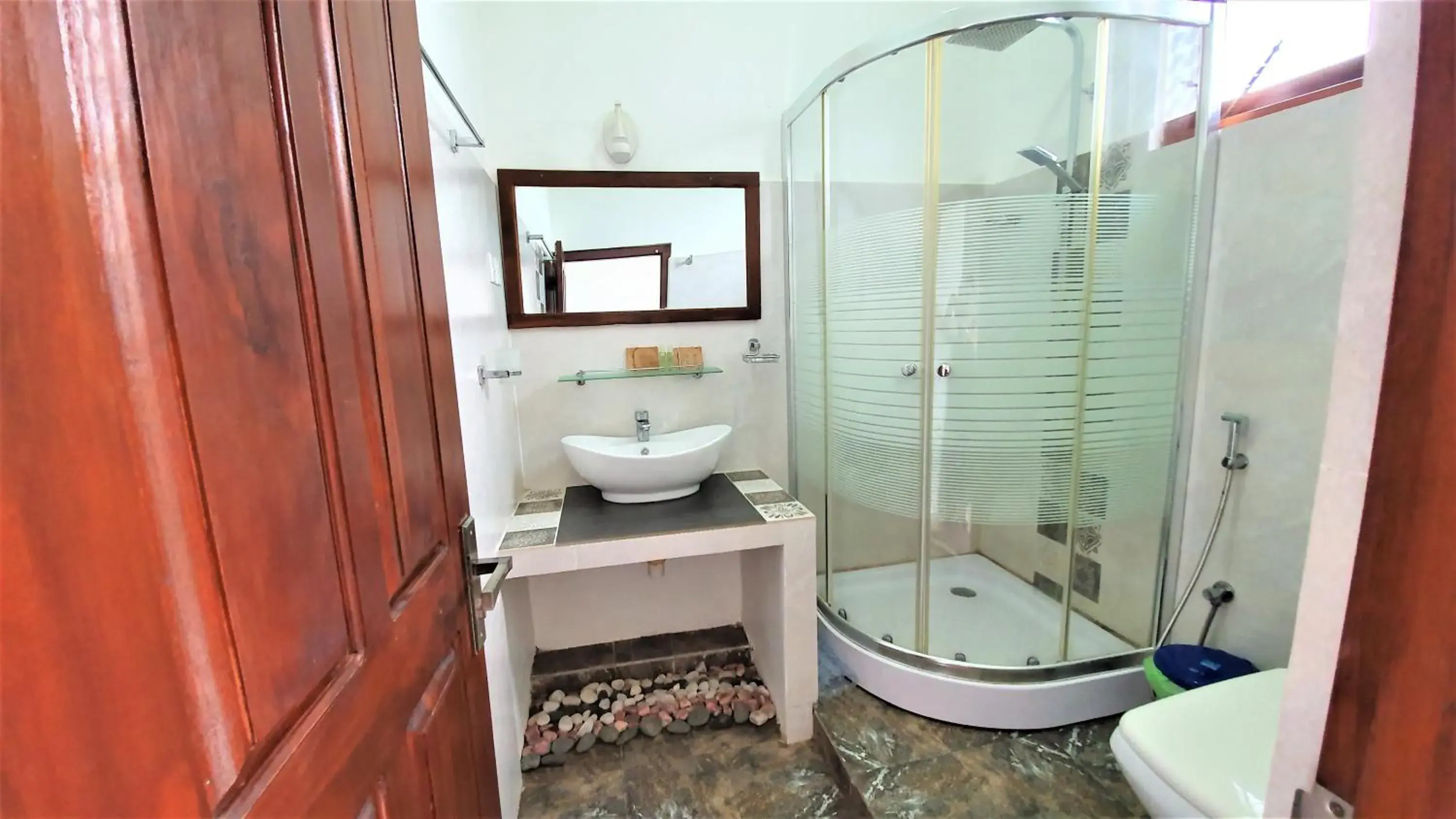 Large Double or Twin Room - single occupancy in Dhammika Magic Palace Large Double or Twin Room - single occupancy in Dhammika Magic Palace