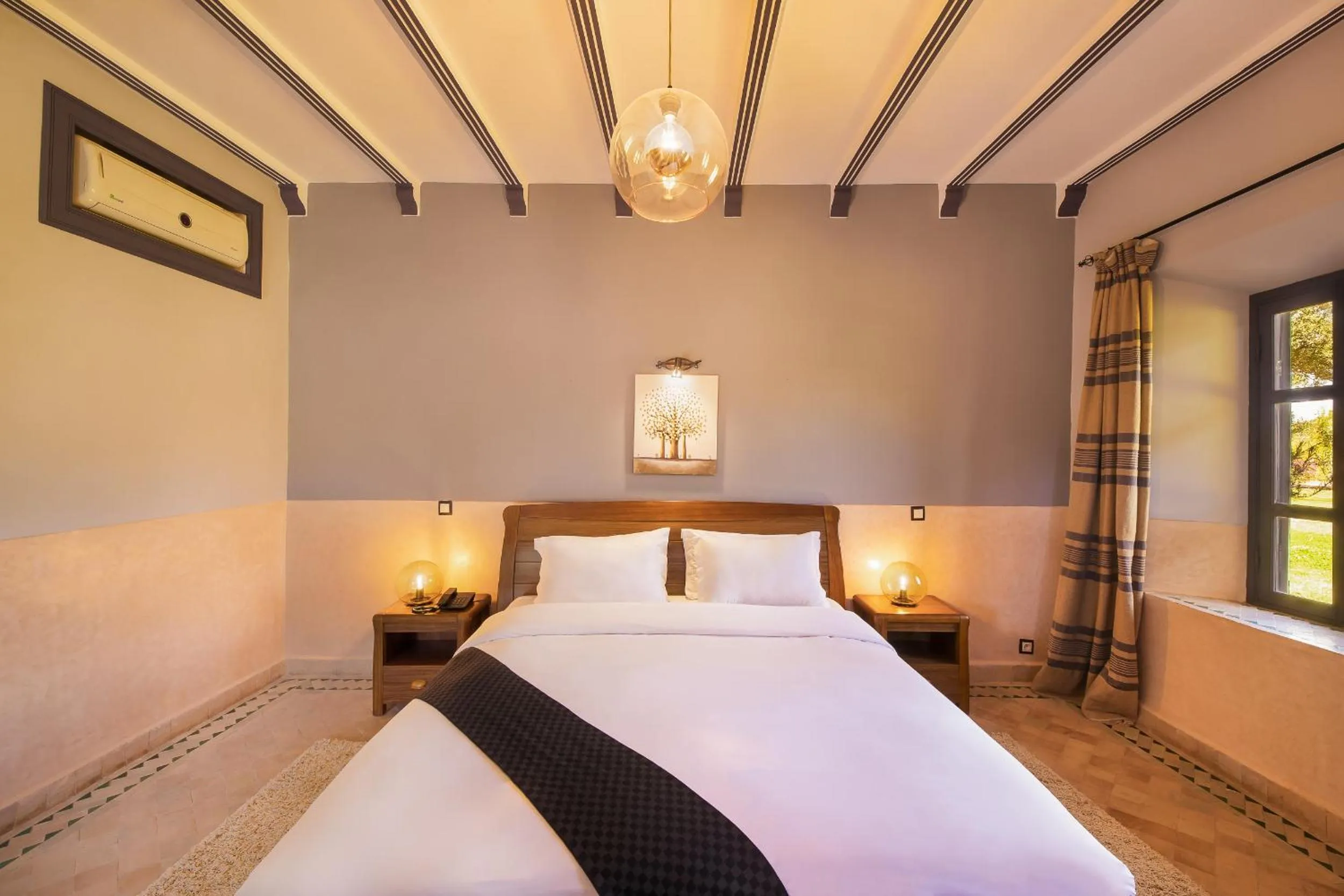 Bed in SOBOL Le Chant des Oliviers