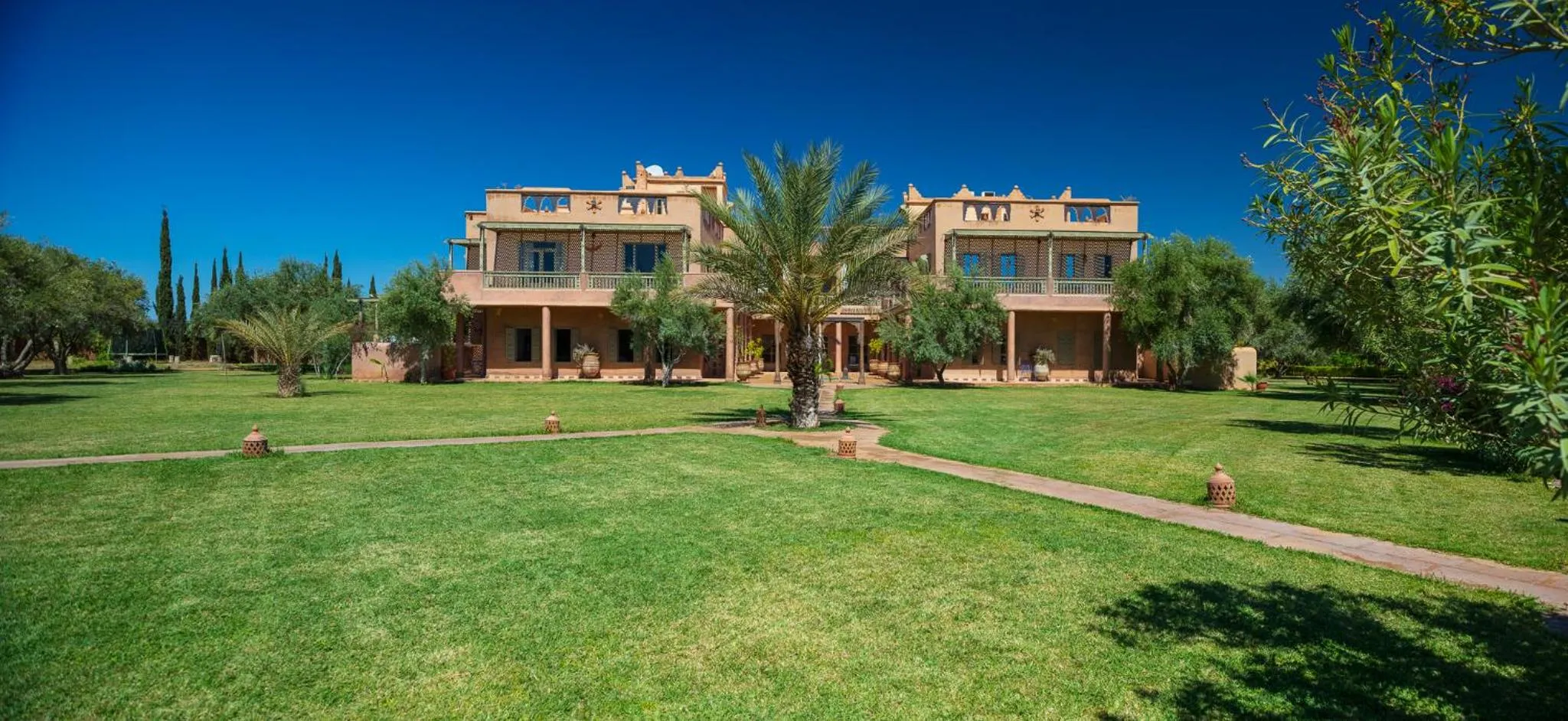 Facade/entrance in SOBOL Le Chant des Oliviers